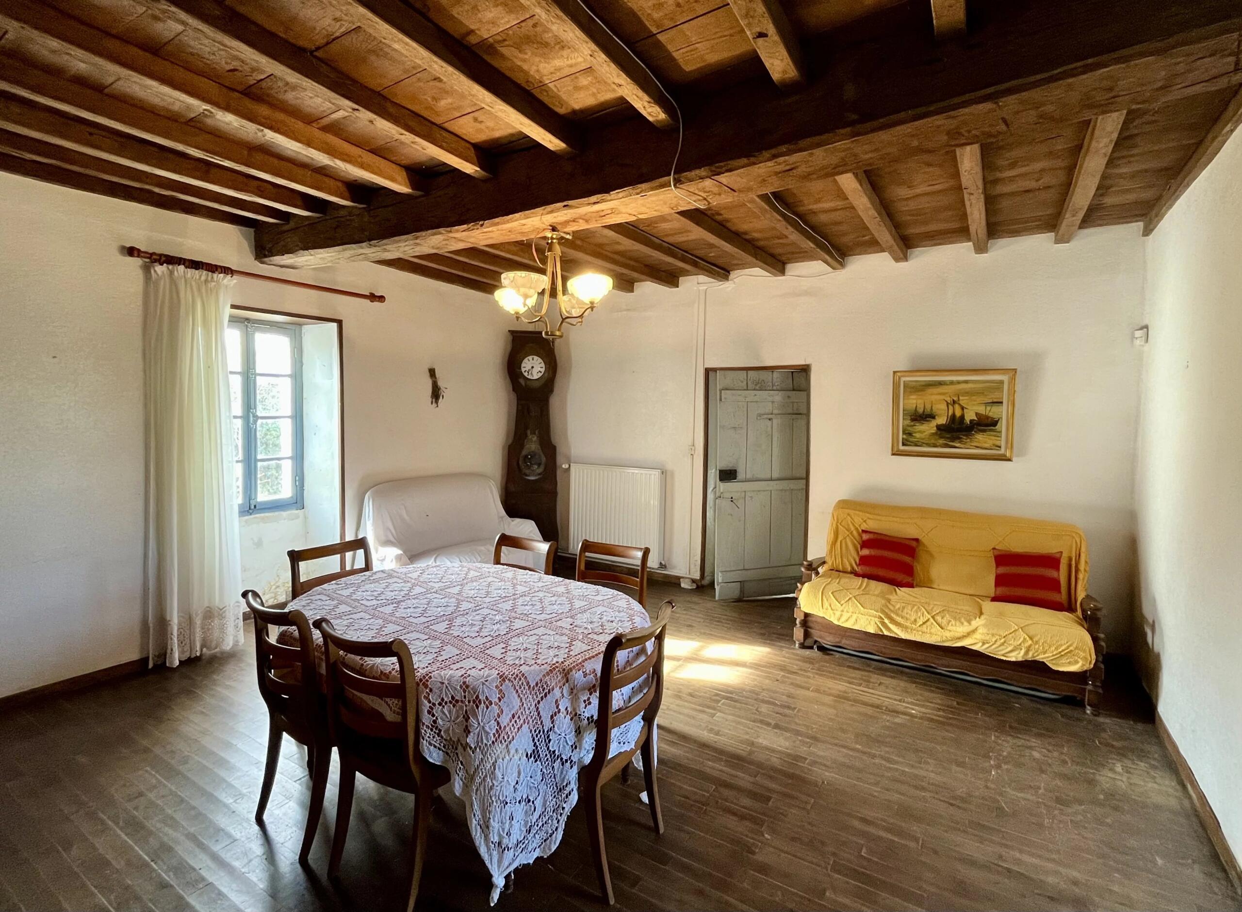 Traditional farmhouse with large barn and outbuildings, Aquitaine – France – BVI83570