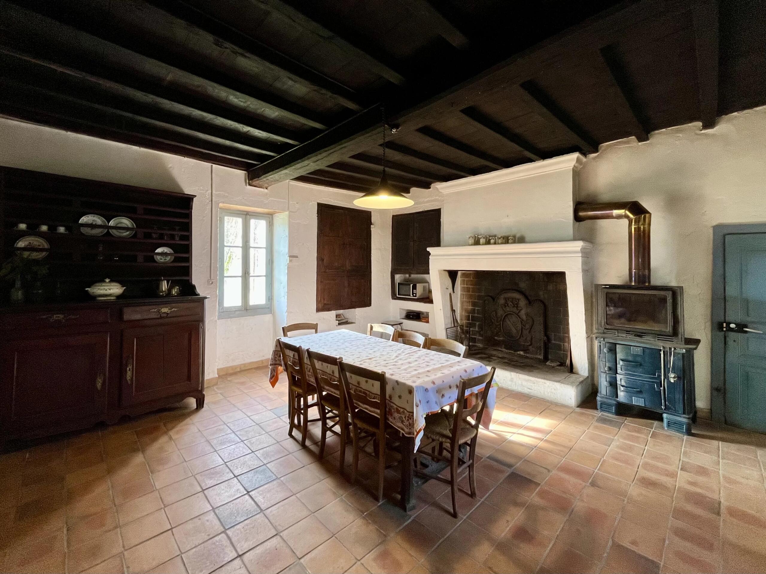 Traditional farmhouse with large barn and outbuildings, Aquitaine – France – BVI83570