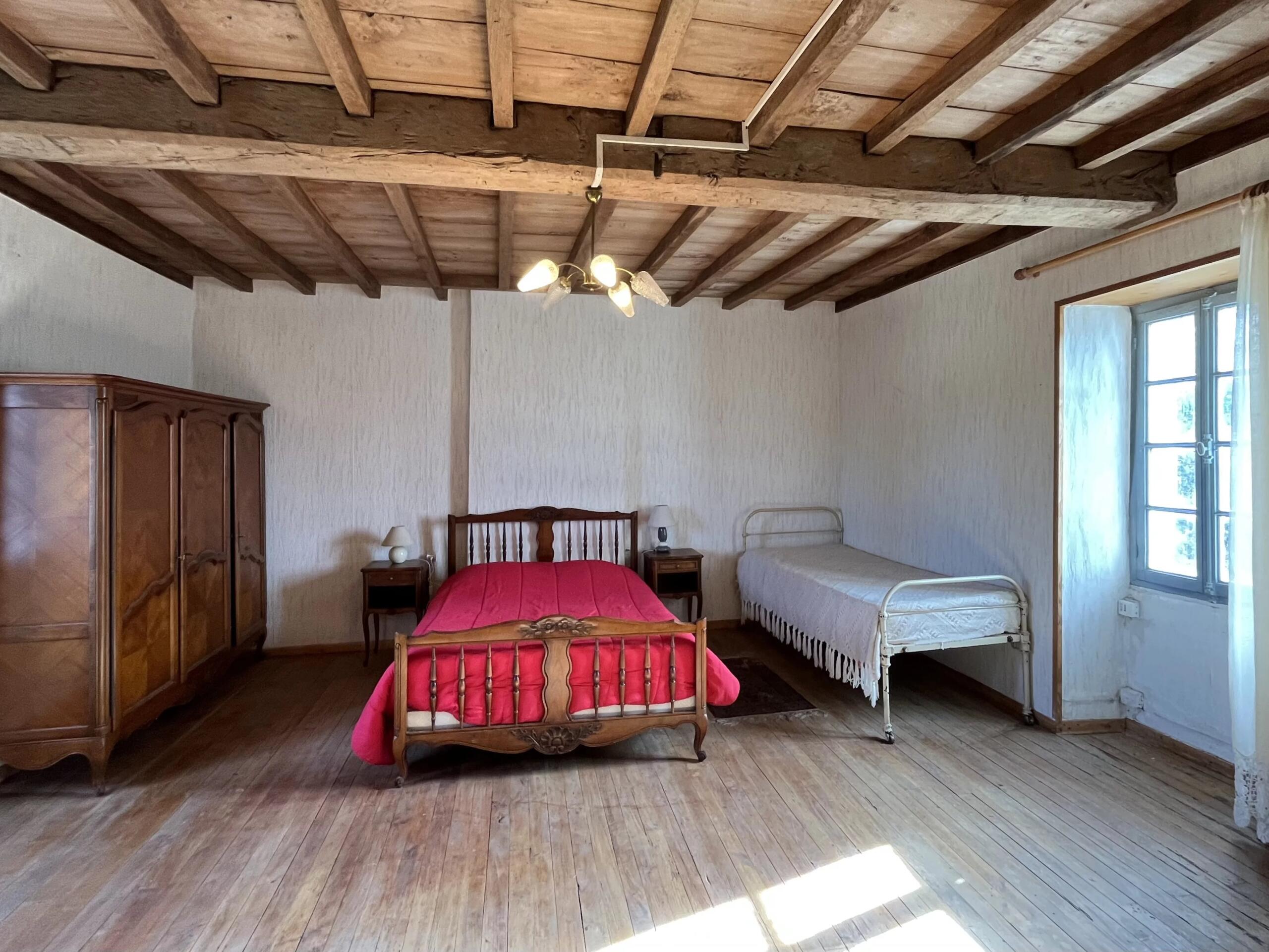 Traditional farmhouse with large barn and outbuildings, Aquitaine – France – BVI83570