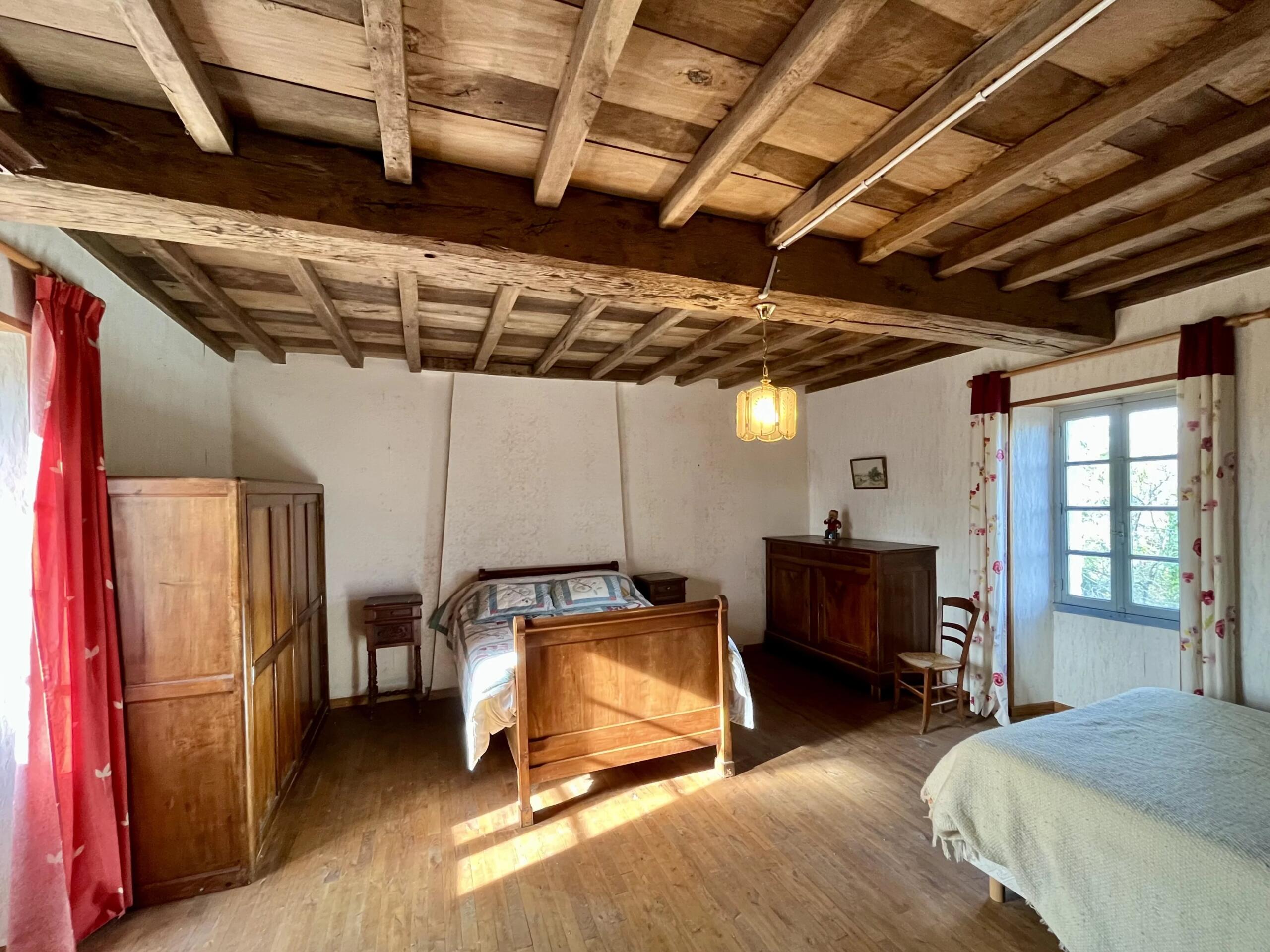 Traditional farmhouse with large barn and outbuildings, Aquitaine – France – BVI83570