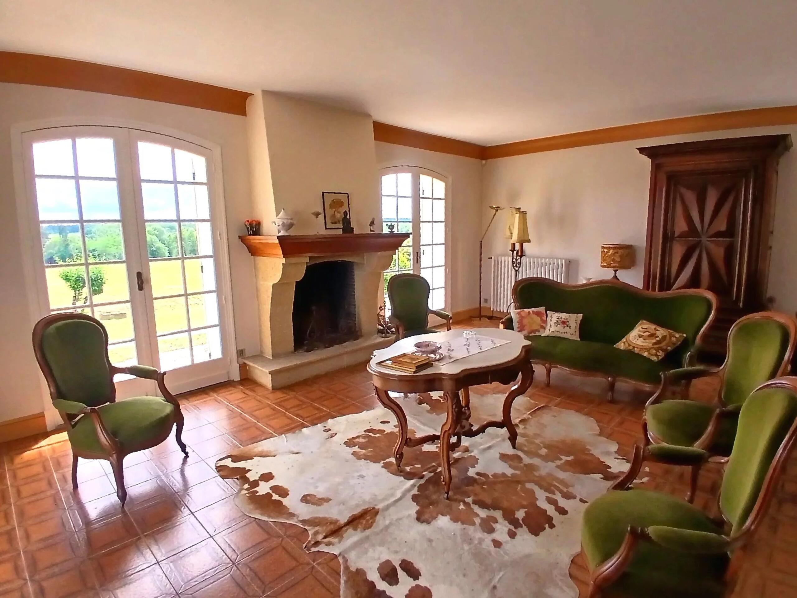 Traditional family home, close to local amenities, Poitou-Charentes – France – BVI82303