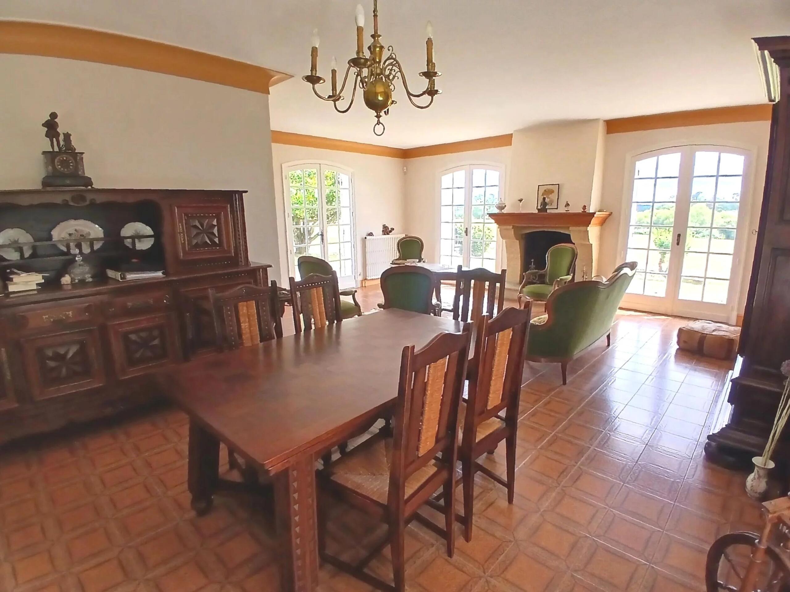 Traditional family home, close to local amenities, Poitou-Charentes – France – BVI82303
