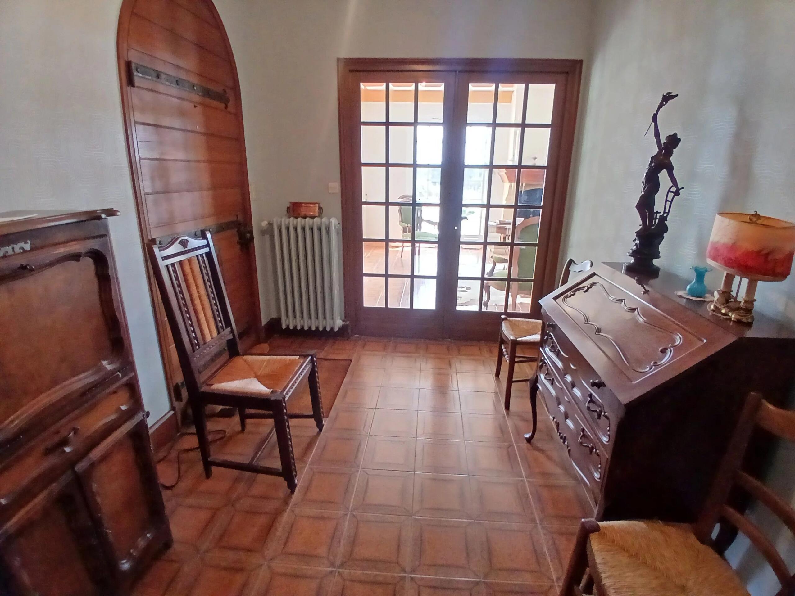 Traditional family home, close to local amenities, Poitou-Charentes – France – BVI82303