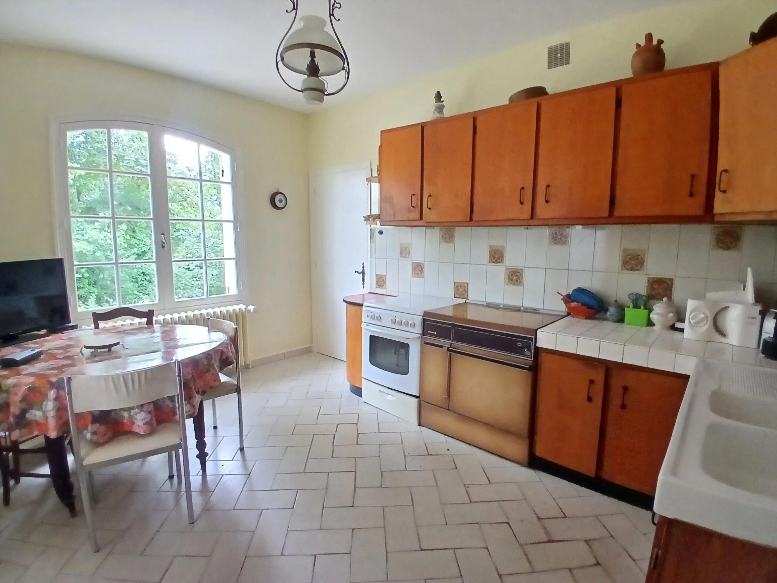 Traditional family home, close to local amenities, Poitou-Charentes – France – BVI82303