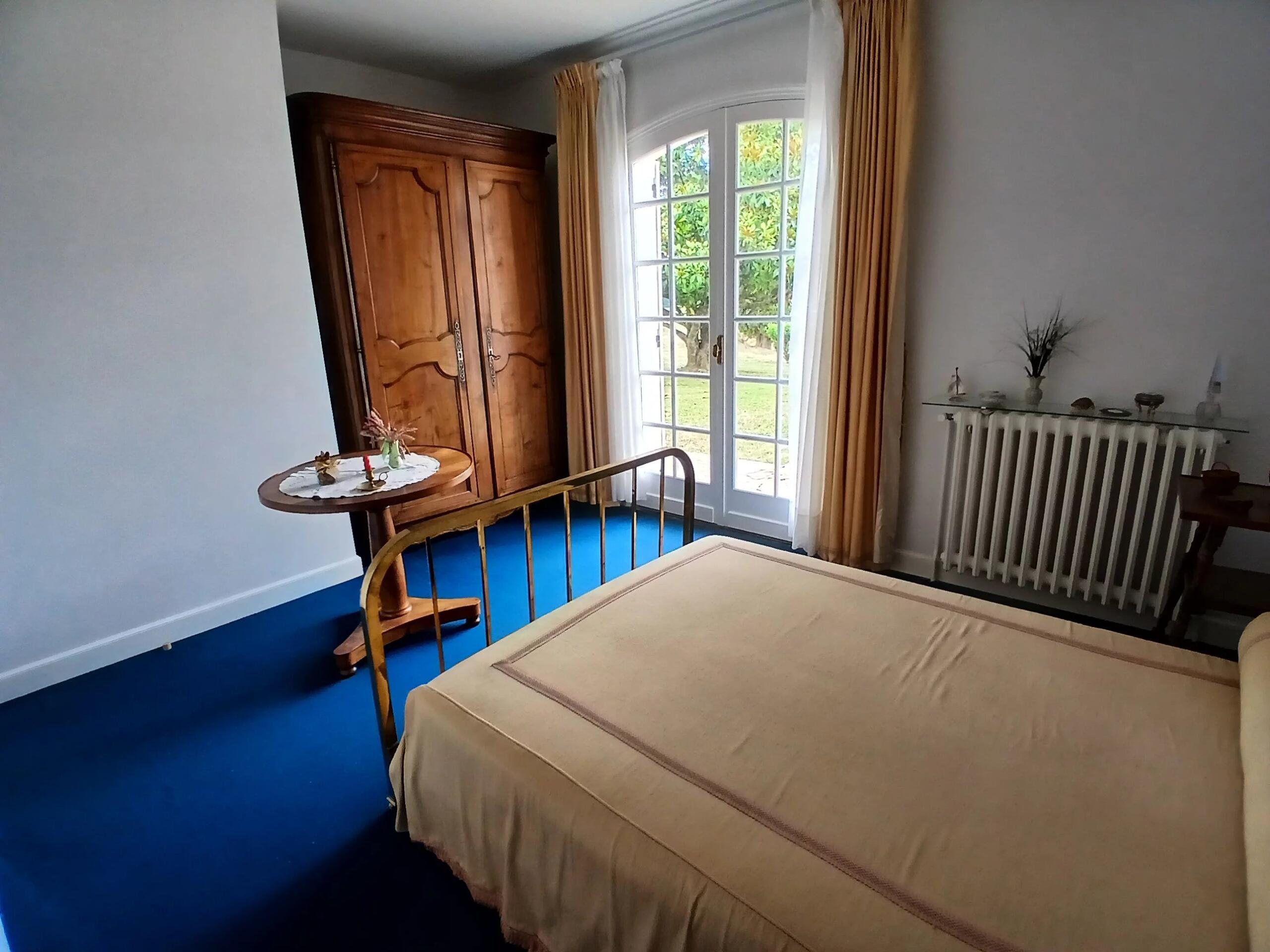 Traditional family home, close to local amenities, Poitou-Charentes – France – BVI82303