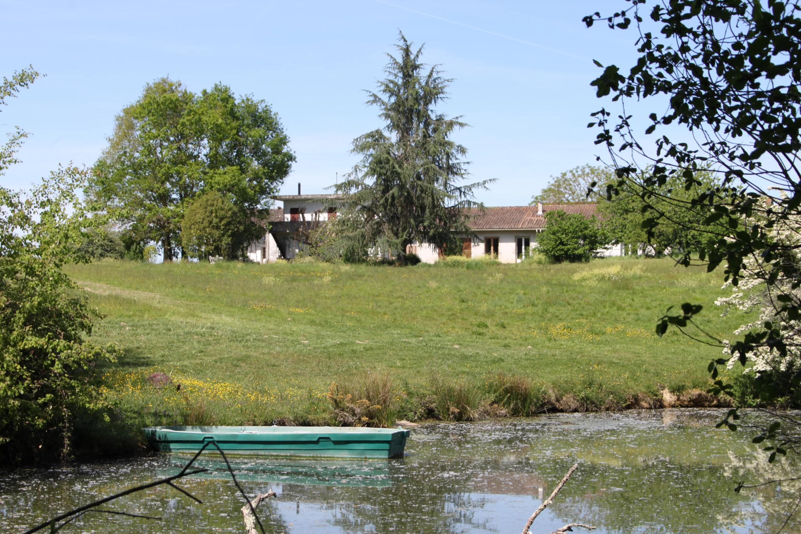 Character Estate with Private Lake, 17th-Century Barn, Guest Cottages and Exceptional Potential, Aquitaine – France – BVI85040