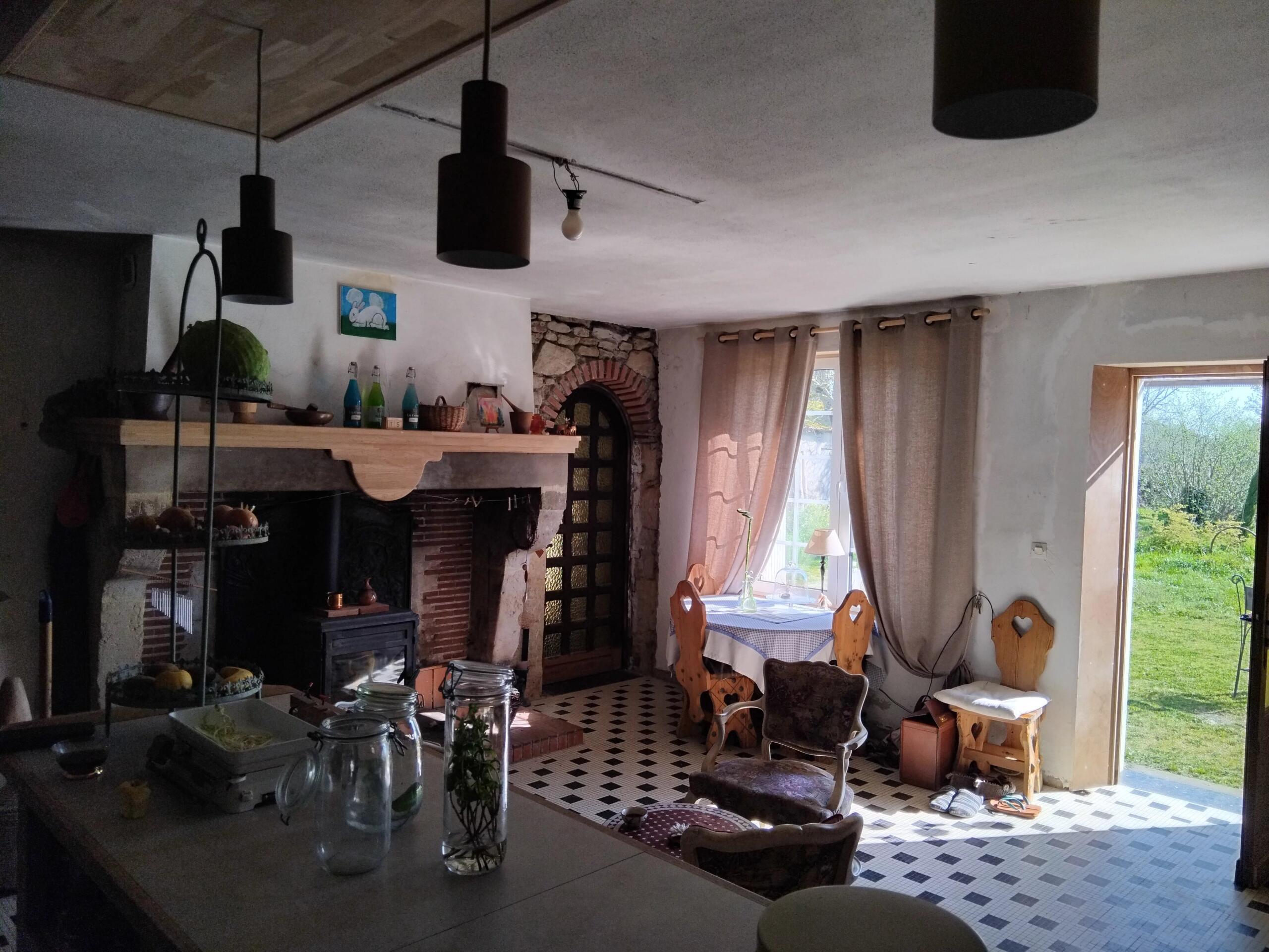 Character Estate with Private Lake, 17th-Century Barn, Guest Cottages and Exceptional Potential, Aquitaine – France – BVI85040