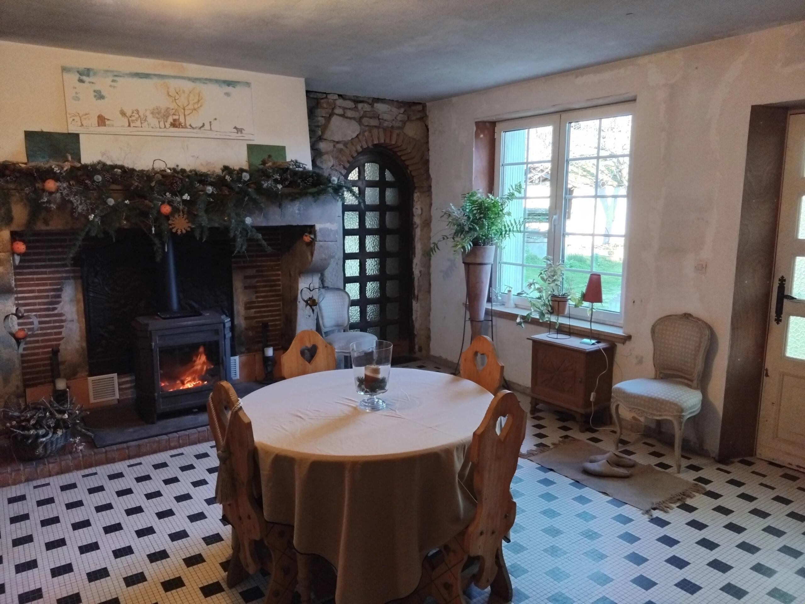 Character Estate with Private Lake, 17th-Century Barn, Guest Cottages and Exceptional Potential, Aquitaine – France – BVI85040