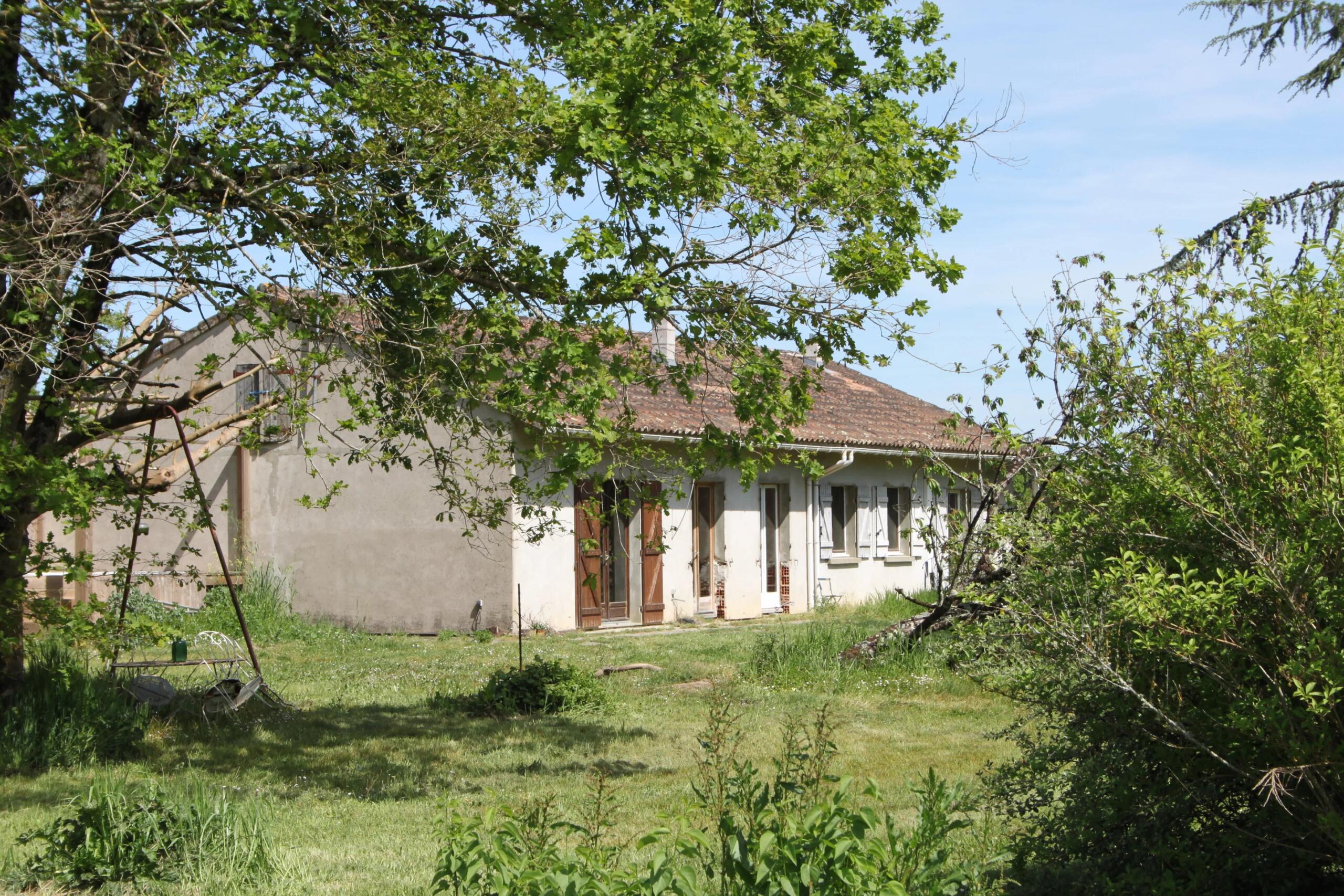 Character Estate with Private Lake, 17th-Century Barn, Guest Cottages and Exceptional Potential, Aquitaine – France – BVI85040