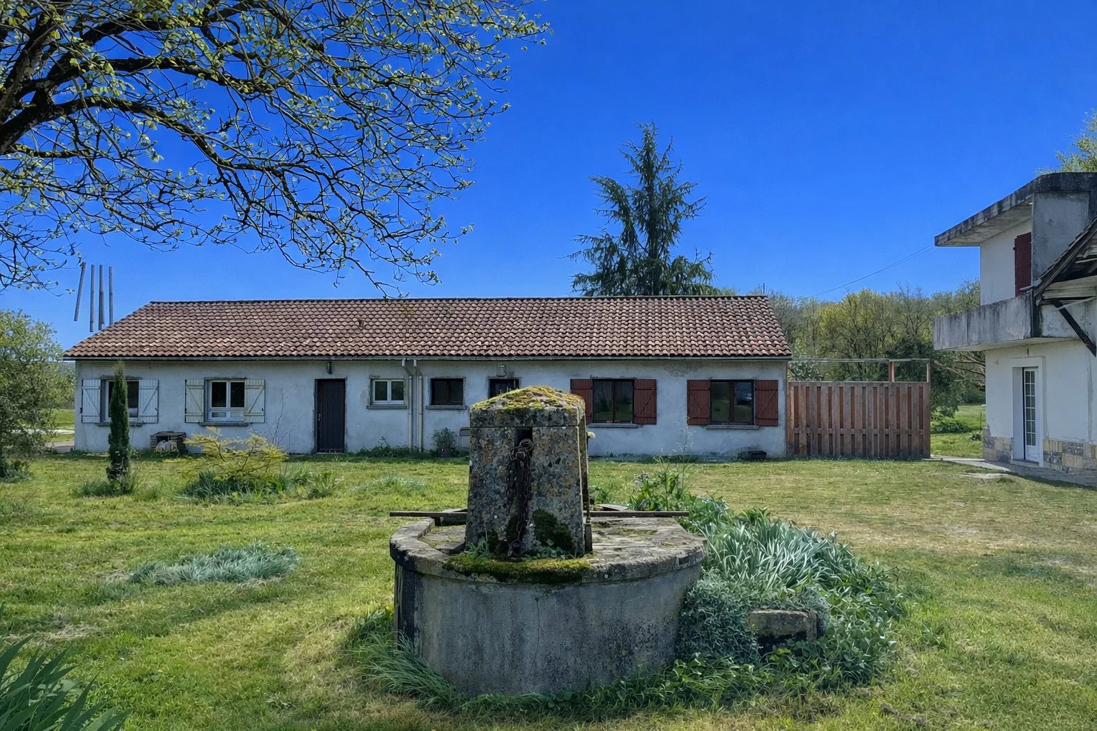 Character Estate with Private Lake, 17th-Century Barn, Guest Cottages and Exceptional Potential, Aquitaine – France – BVI85040