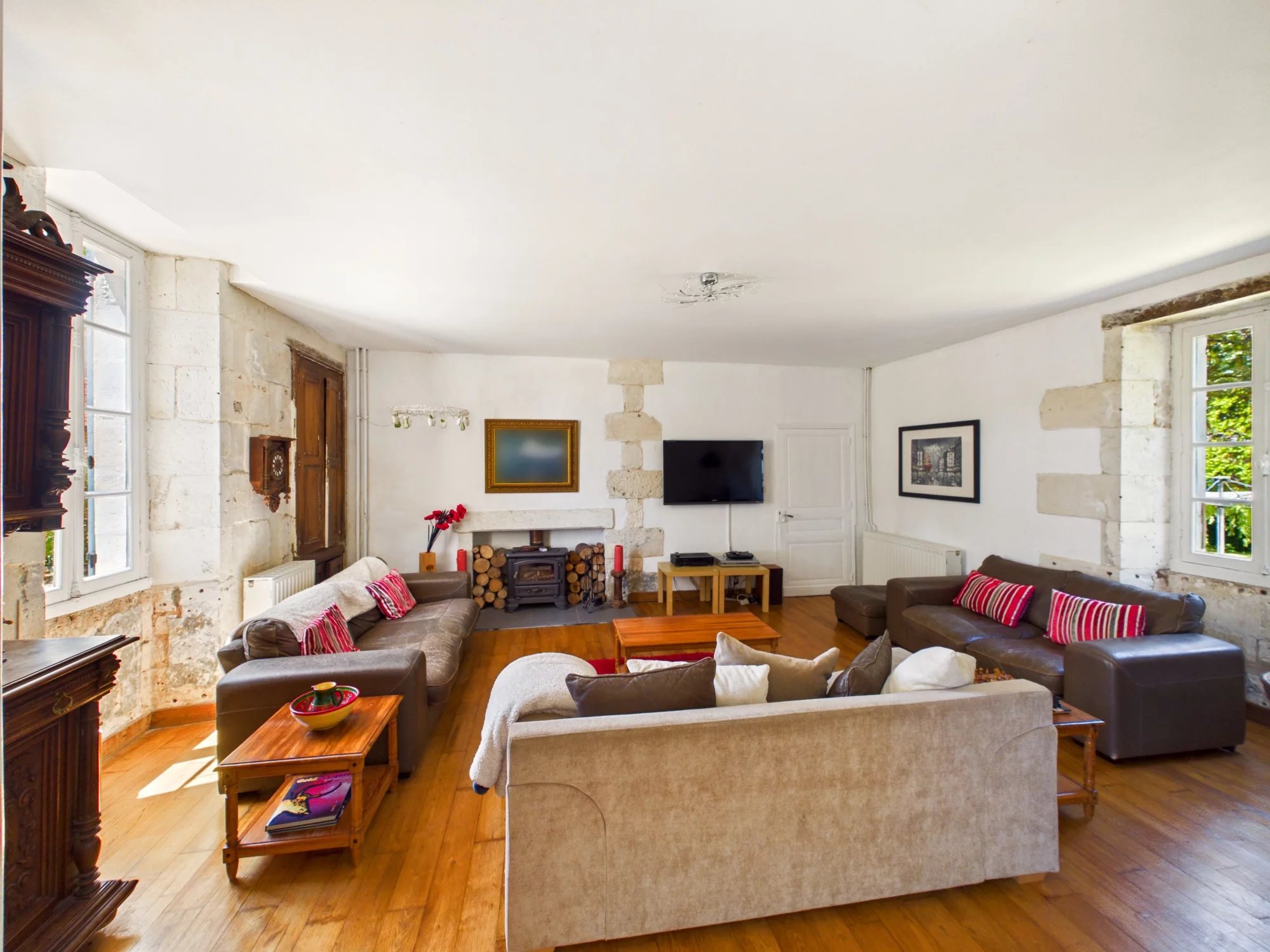 Exceptional Riverside Manor Estate with Guest Cottage, Outbuildings and Land, Poitou-Charentes – France – BVI85330