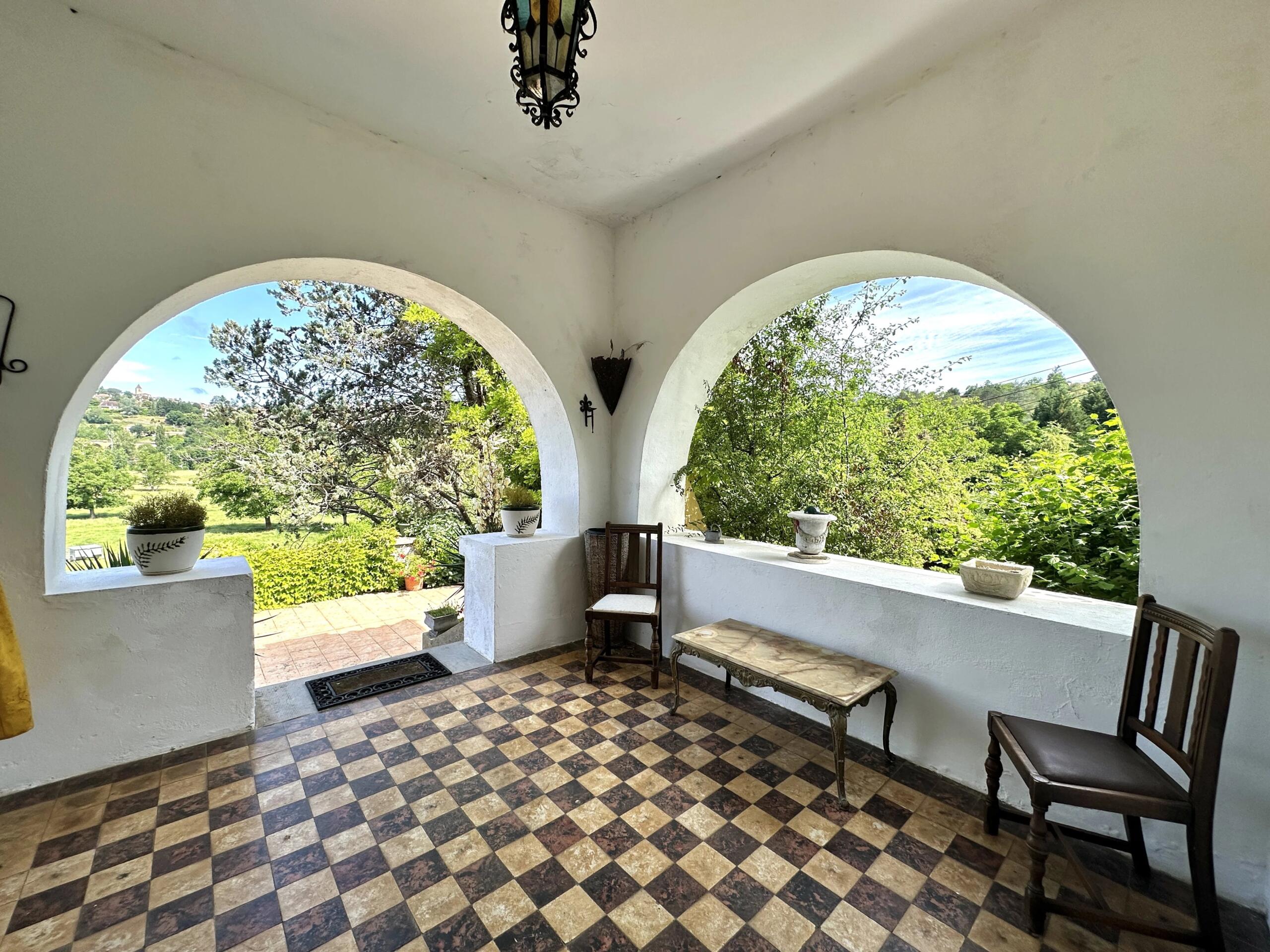 Beautiful character home with views of one of France’s most beautiful villages, Aquitaine – France – BVI85538