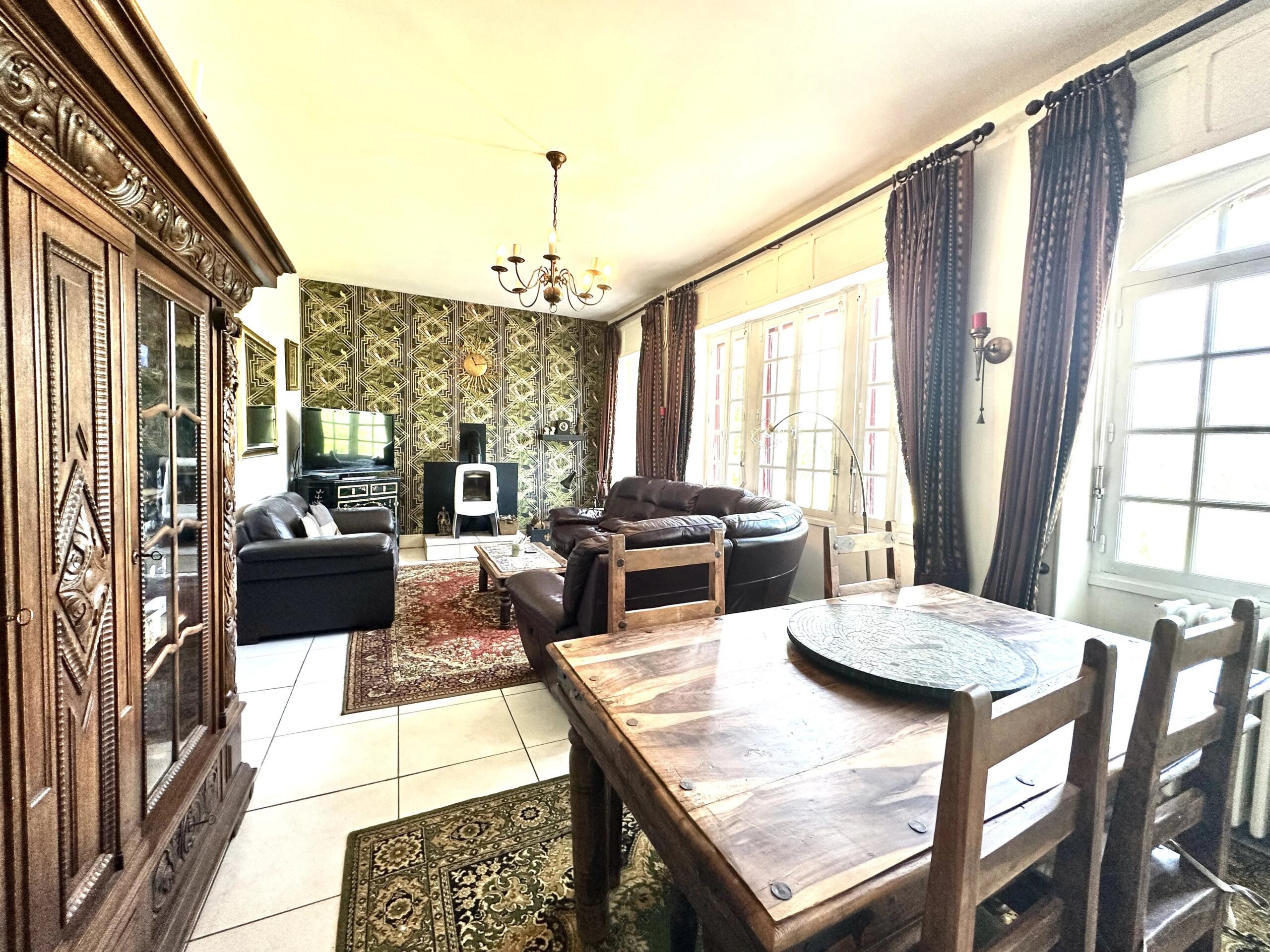 Beautiful character home with views of one of France’s most beautiful villages, Aquitaine – France – BVI85538