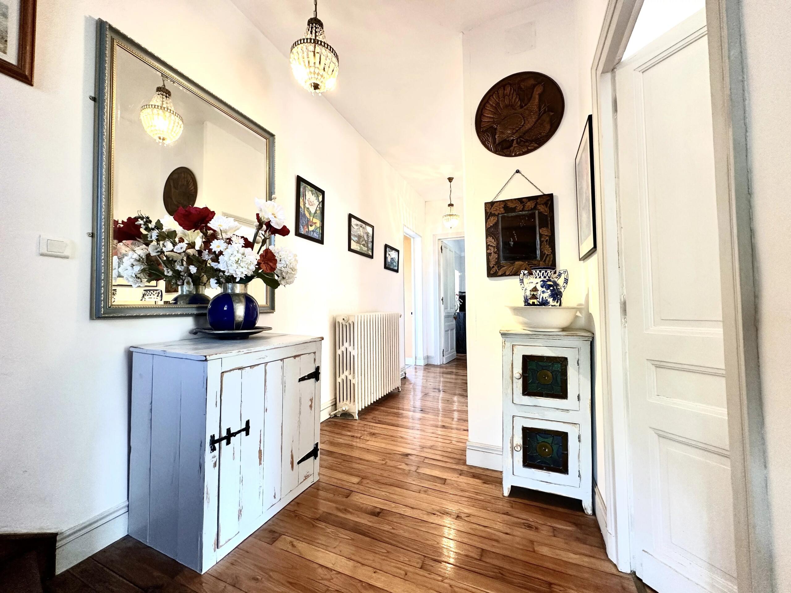 Beautiful character home with views of one of France’s most beautiful villages, Aquitaine – France – BVI85538