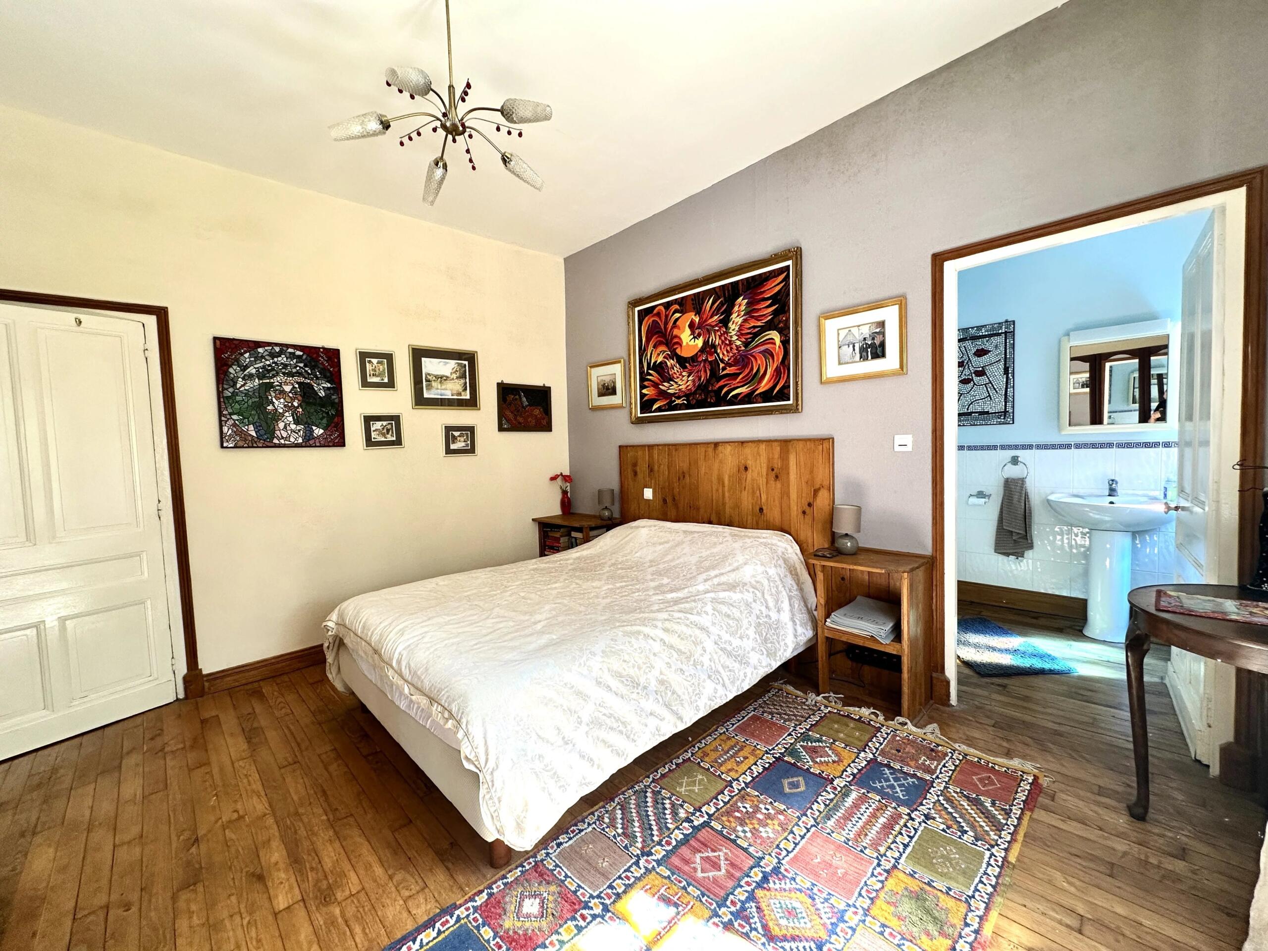 Beautiful character home with views of one of France’s most beautiful villages, Aquitaine – France – BVI85538