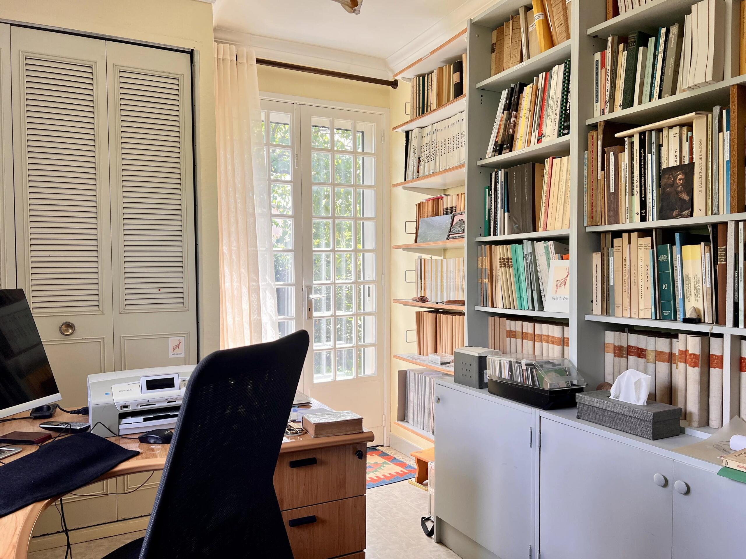 Elegant family home near the heart of Carcassonne, Languedoc-Roussillon – France – BVI86209