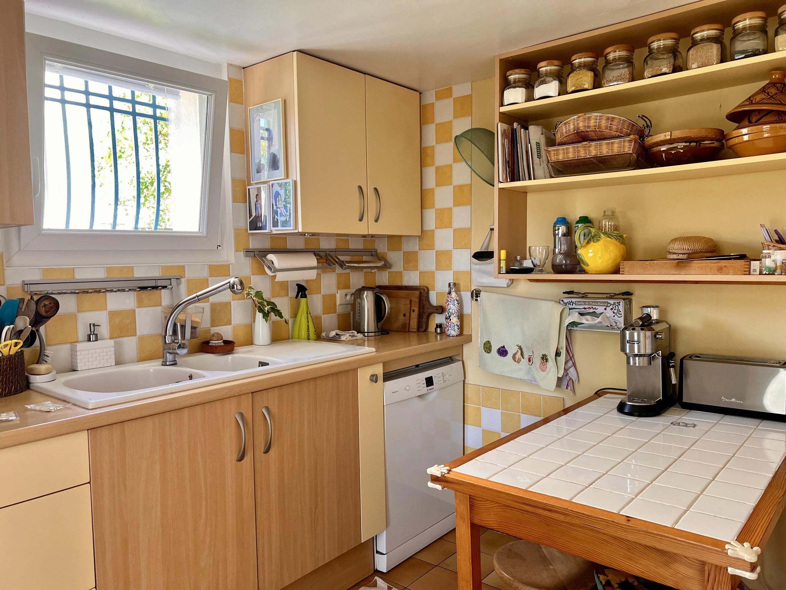 Elegant family home near the heart of Carcassonne, Languedoc-Roussillon – France – BVI86209