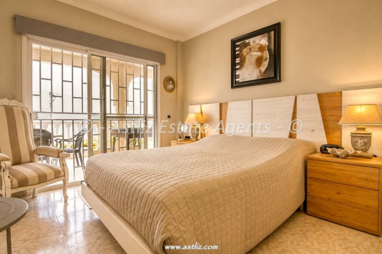 4 bedroom villa in Villa Cerjos, Valle San Lorenzo, Spain – AAEP1909