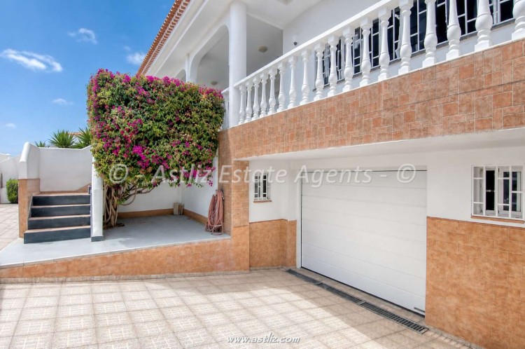 4 bedroom villa in Villa Cerjos, Valle San Lorenzo, Spain – AAEP1909