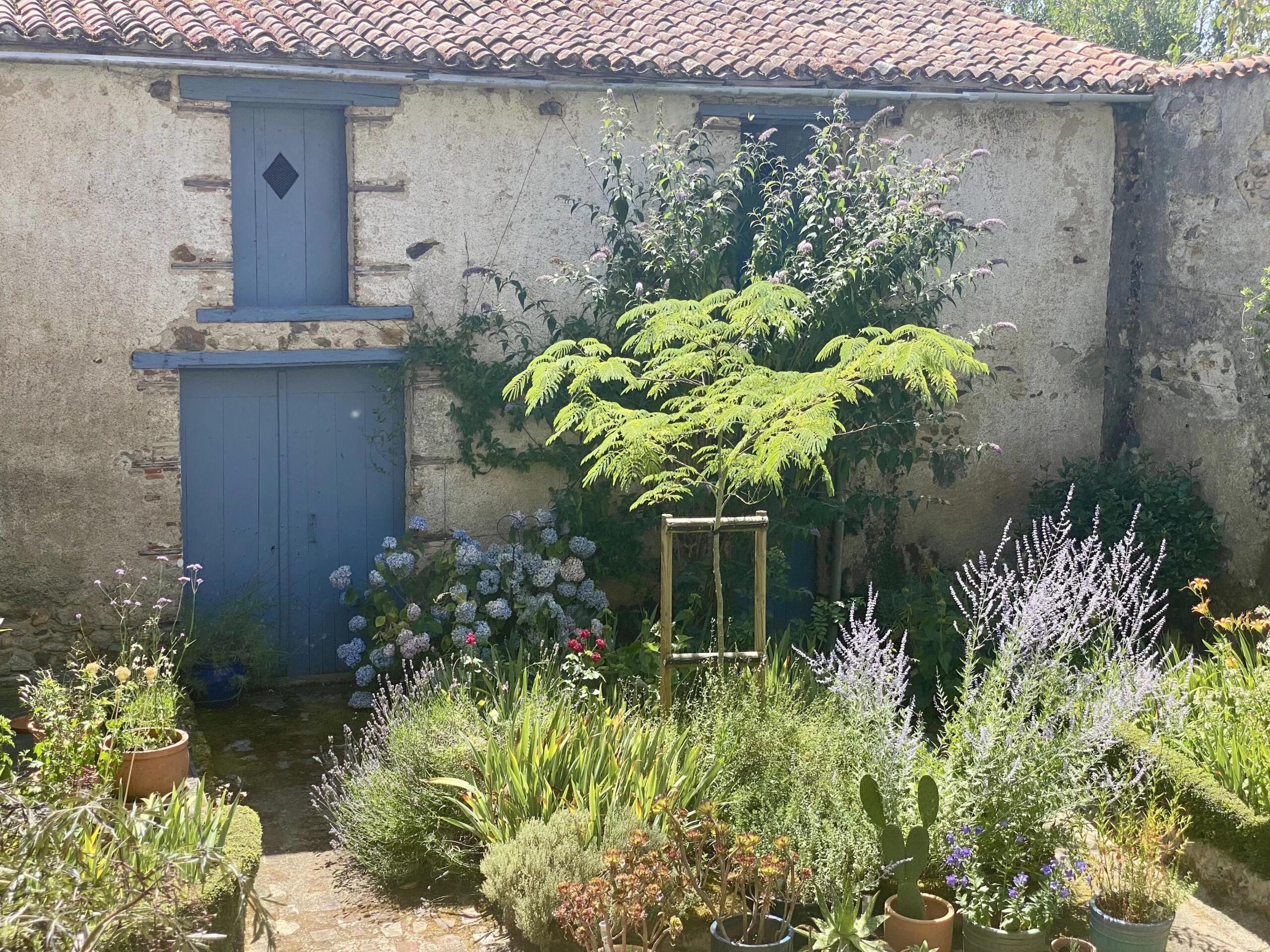 Charming French Townhouse in the Riverside Village of L’Isle -Jourdain, Poitou-Charentes – France – BVI77507
