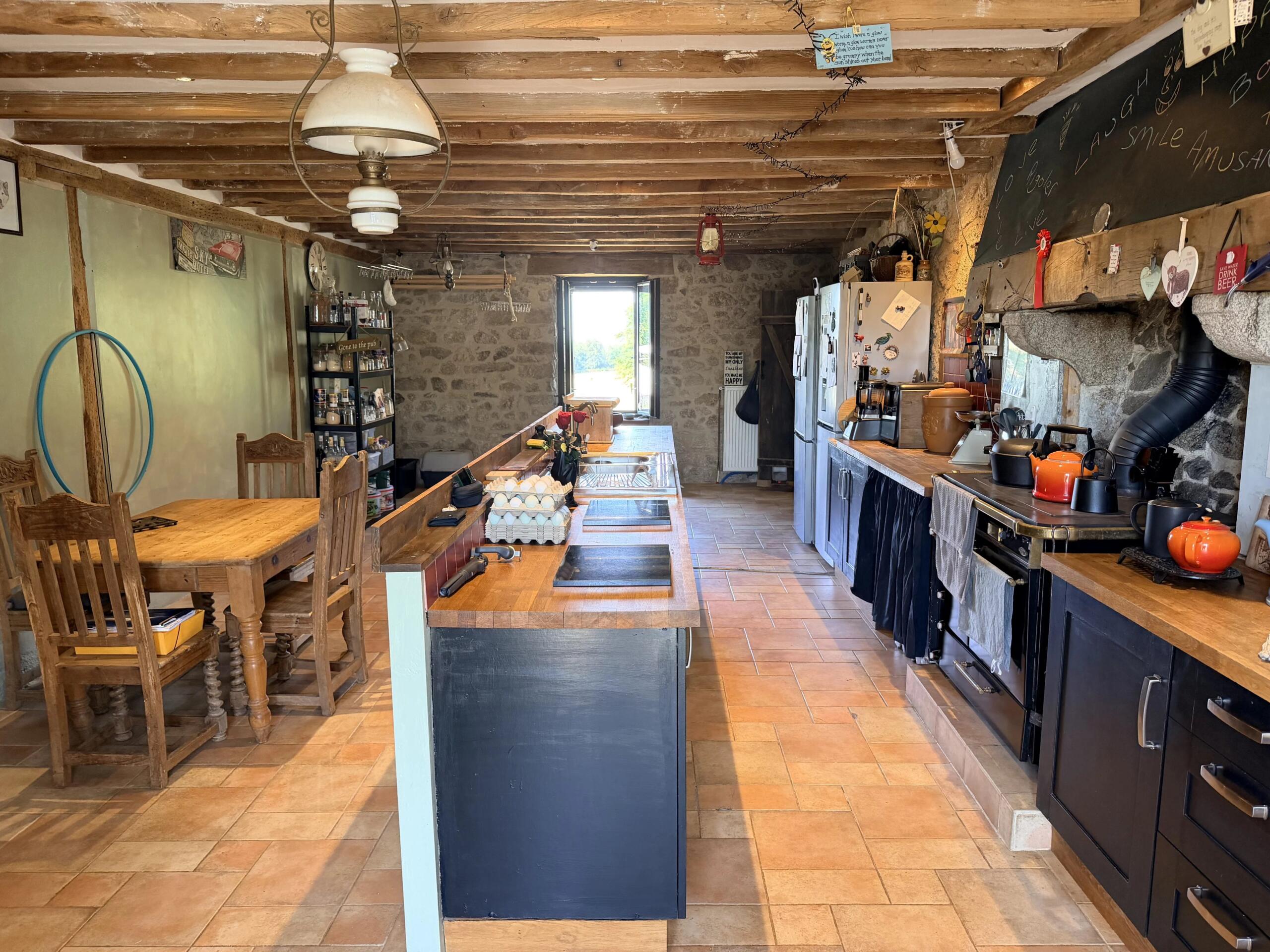 Quirky and fabulous large house, perfect countryside location, Limousin – France – BVI86335