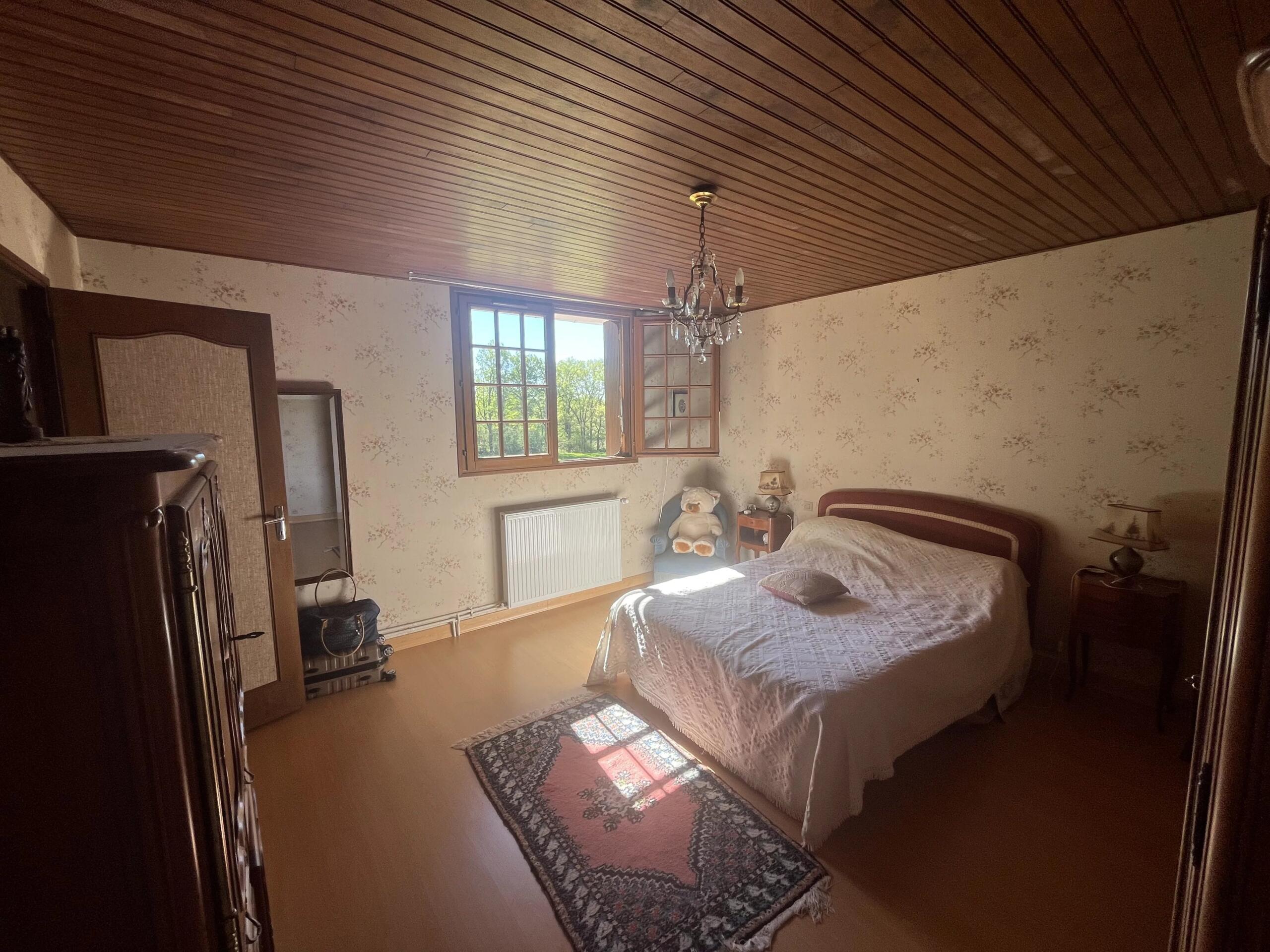 Spacious family home with 8 hectares and stabling, Limousin – France – BVI84559