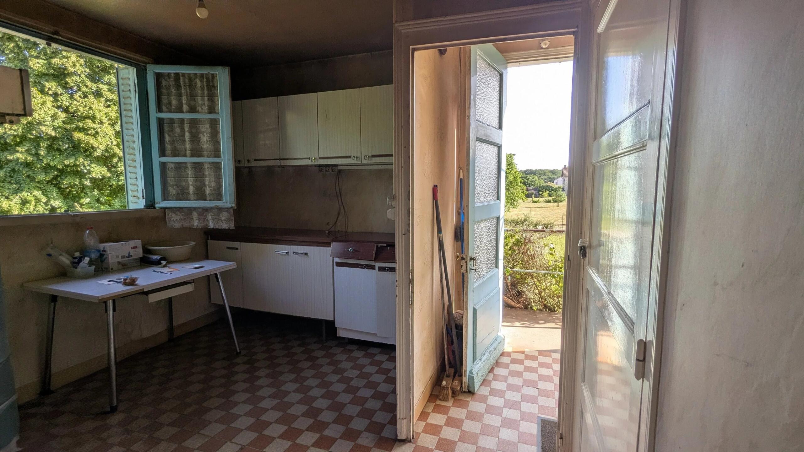 Set of 2 houses to renovate with high potential, Poitou-Charentes – France – BVI86210
