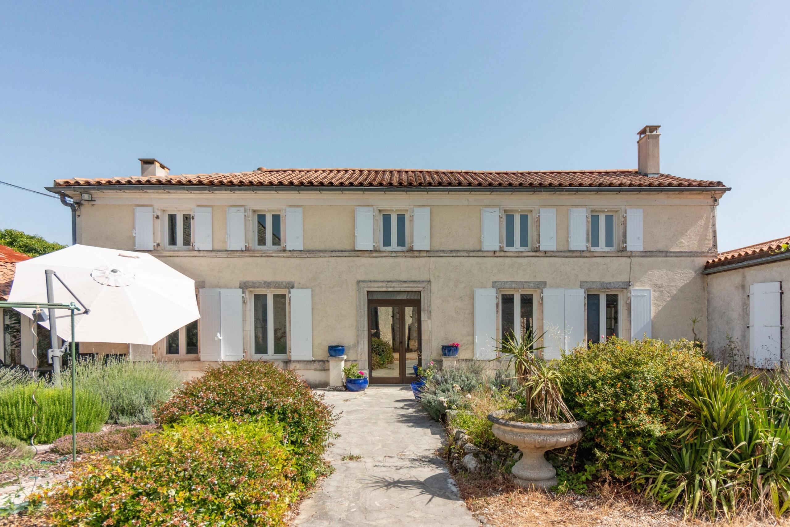 Spacious stone house with pool and outbuilding, Poitou-Charentes – France – BVI82955