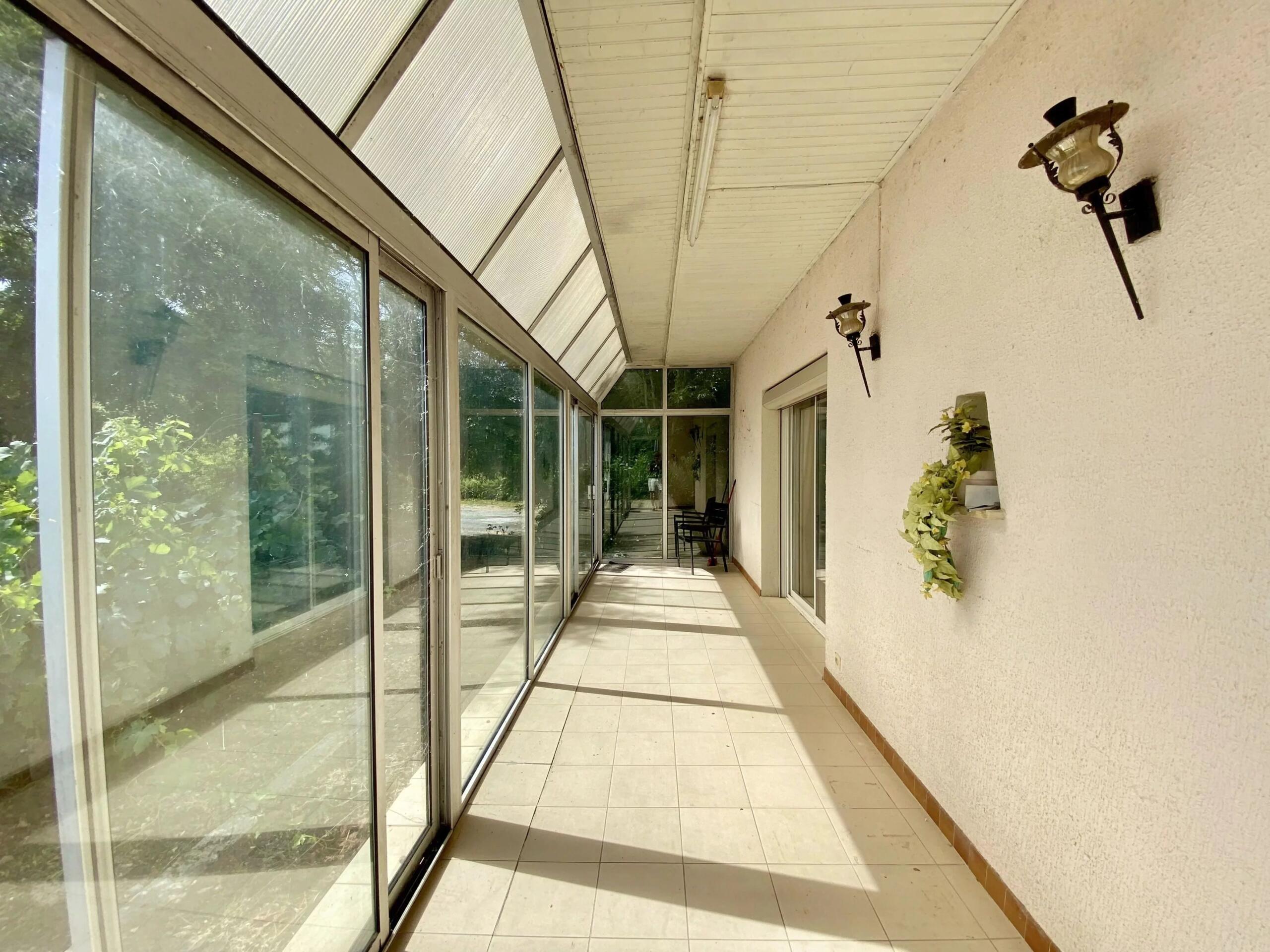 1970s Family Home with Excellent Potential and Large Outbuilding in Monflanquin, Aquitaine – France – BVI85675