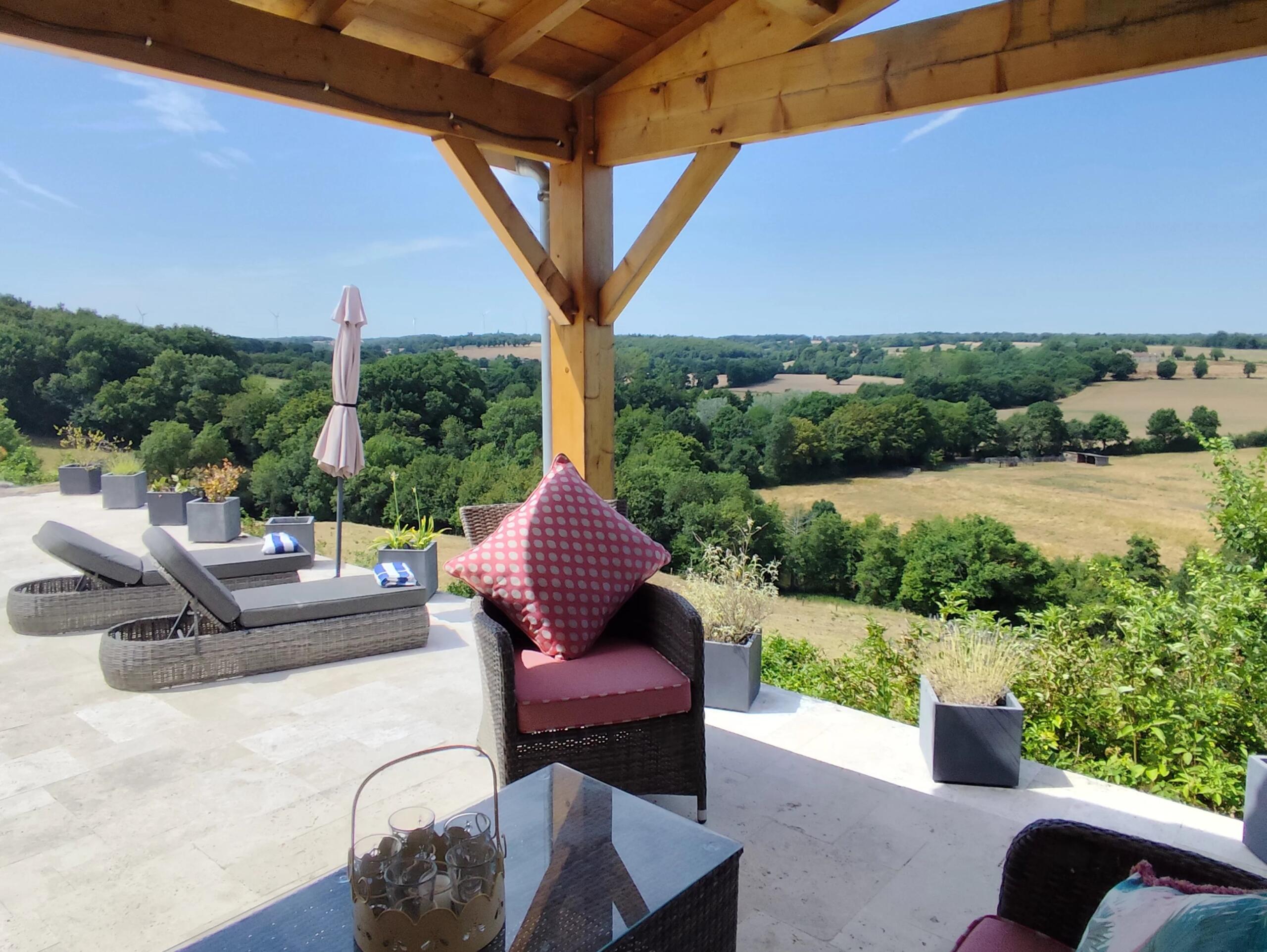 Stunning home with pool, spa and sweeping rural views, Poitou-Charentes – France – BVI86185