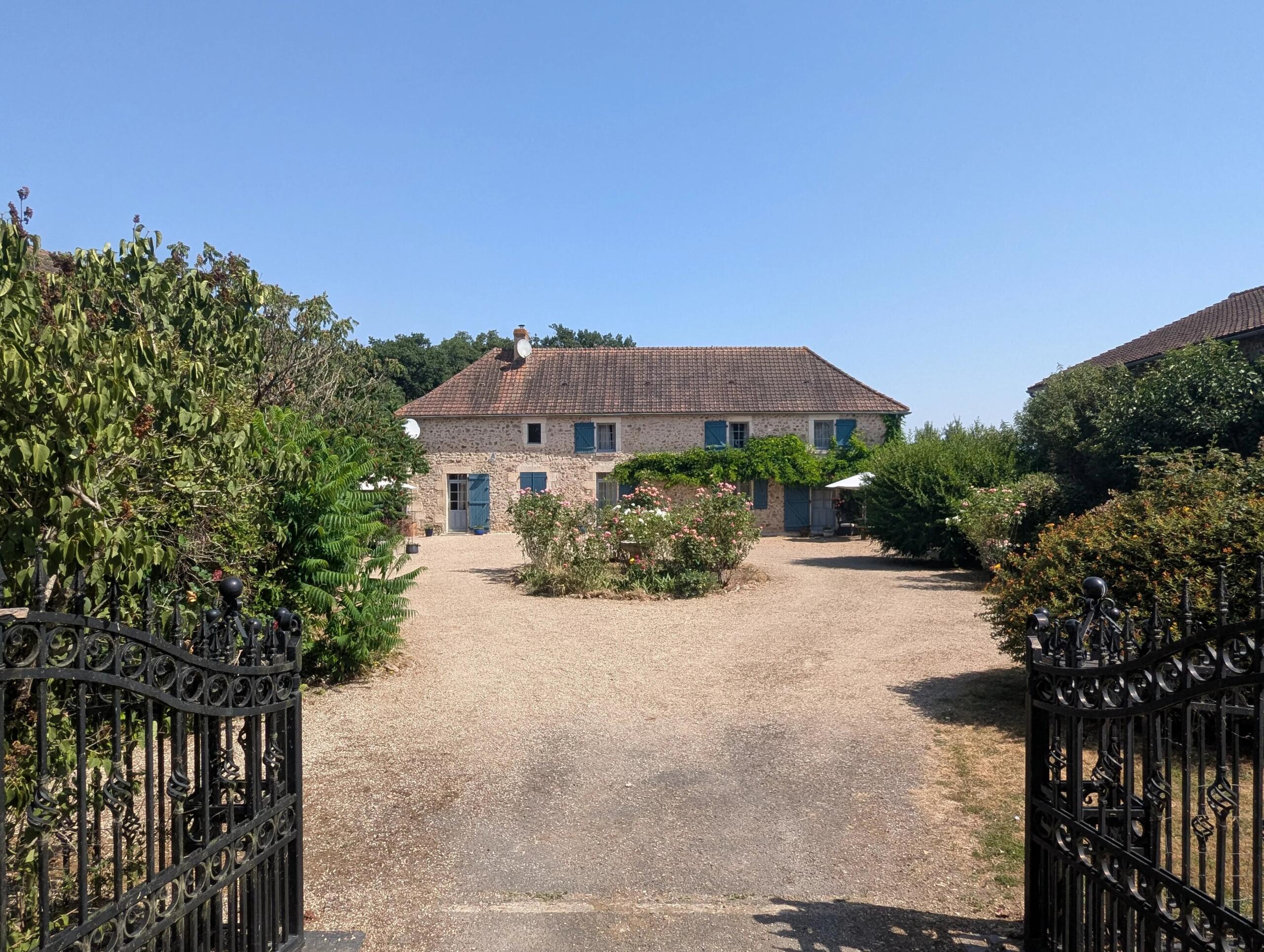 Stunning 4 bedroom manor house with pool and guest suite, Pays de la Loire – France – BVI80982