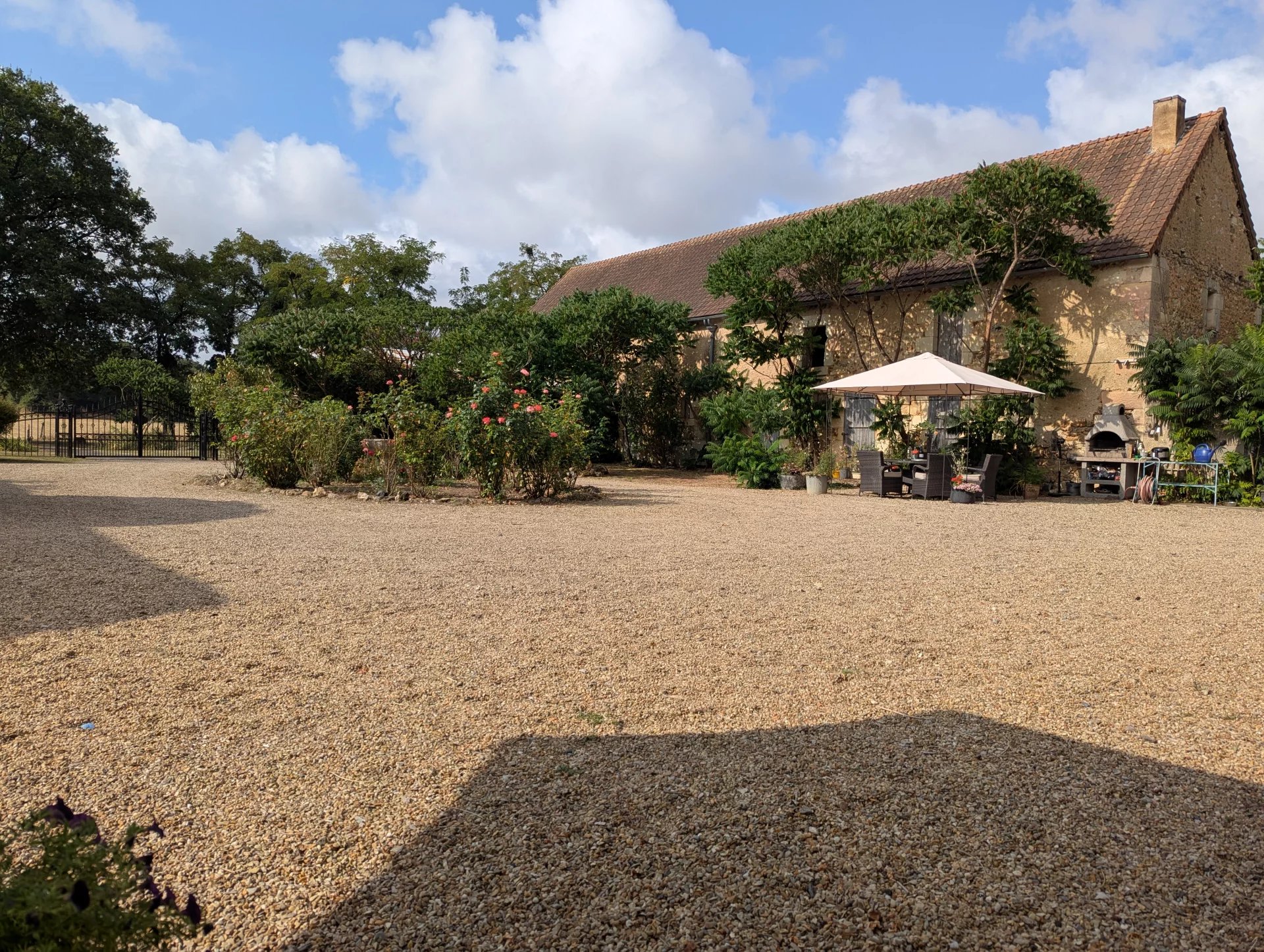Stunning 4 bedroom manor house with pool and guest suite, Pays de la Loire – France – BVI80982