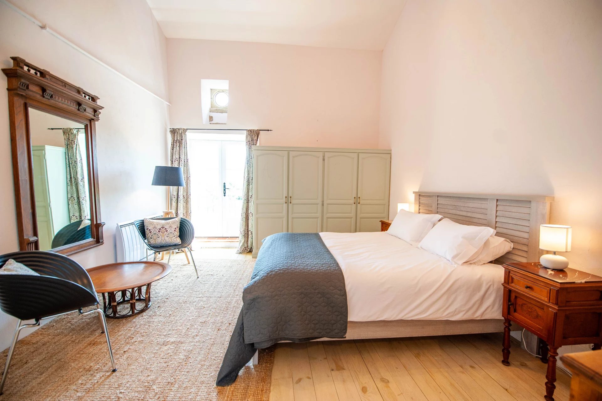 Elegant hilltop domaine with panoramic views and flexible guest accommodation near Carcassonne, Languedoc-Roussillon – France – BVI79892