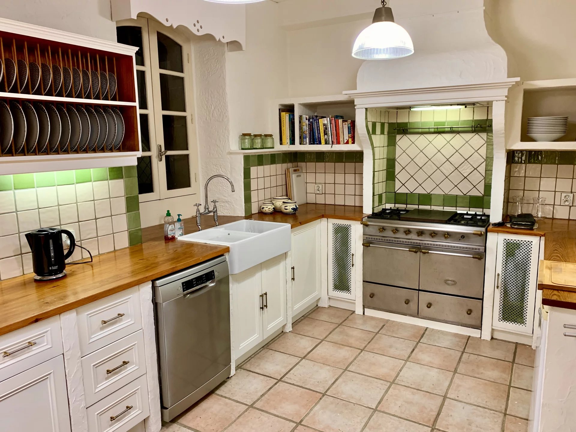 Elegant hilltop domaine with panoramic views and flexible guest accommodation near Carcassonne, Languedoc-Roussillon – France – BVI79892
