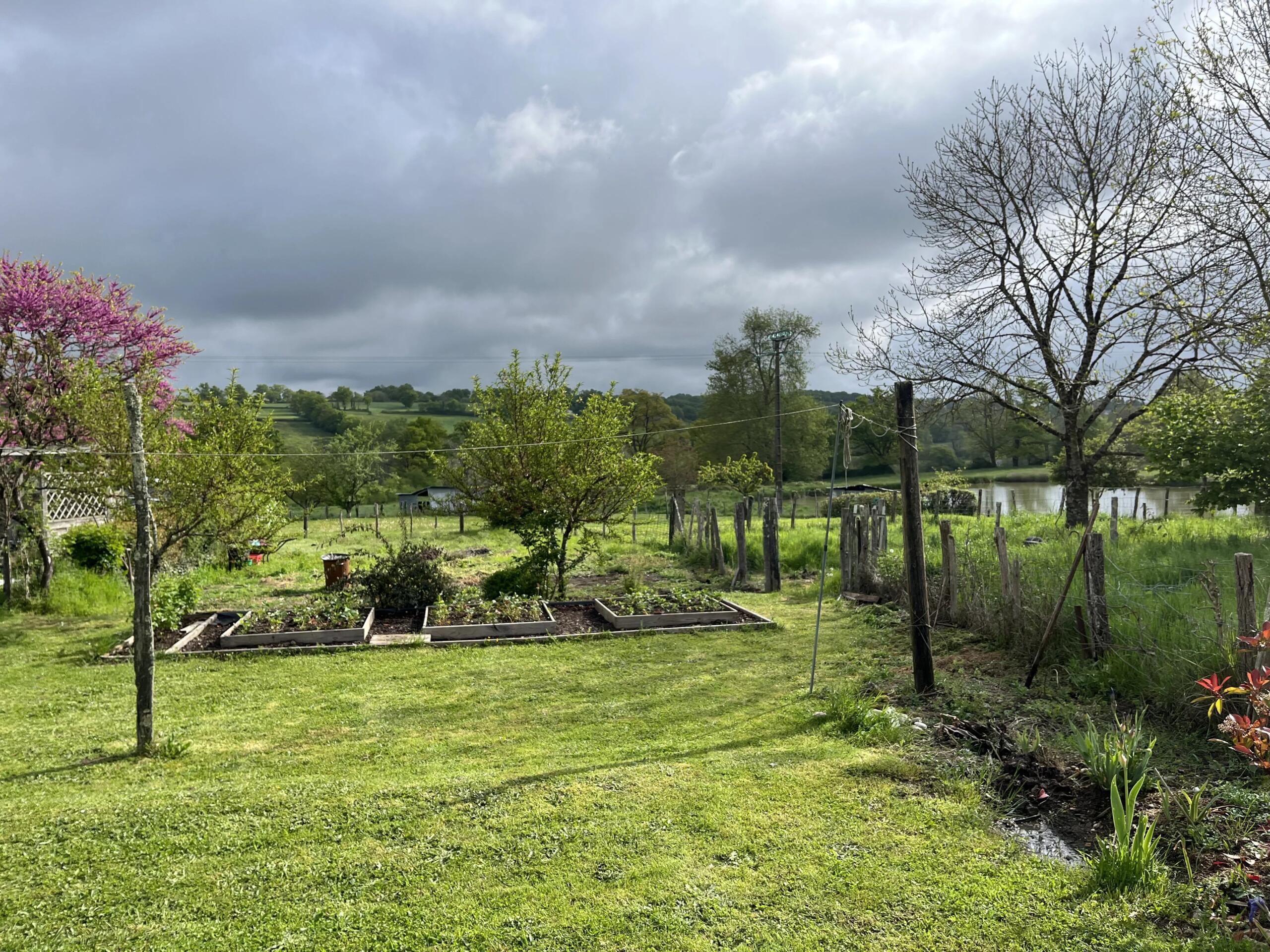 Gorgeous countryside dwelling with attached garden and barn, Poitou-Charentes – France – BVI86200