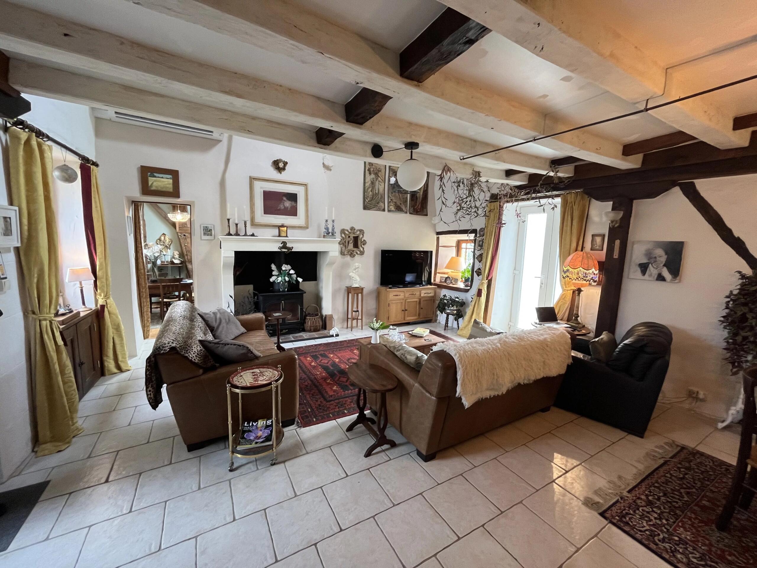 Gorgeous countryside dwelling with attached garden and barn, Poitou-Charentes – France – BVI86200
