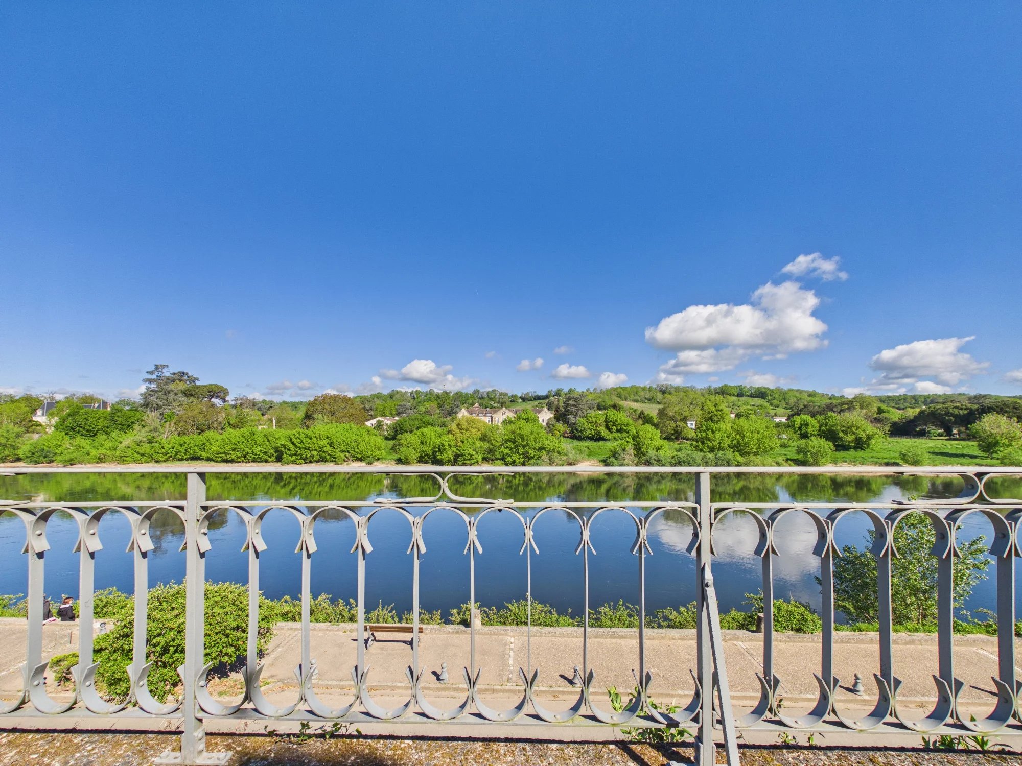 Bourgeois town house with river views, Aquitaine – France – BVI85503