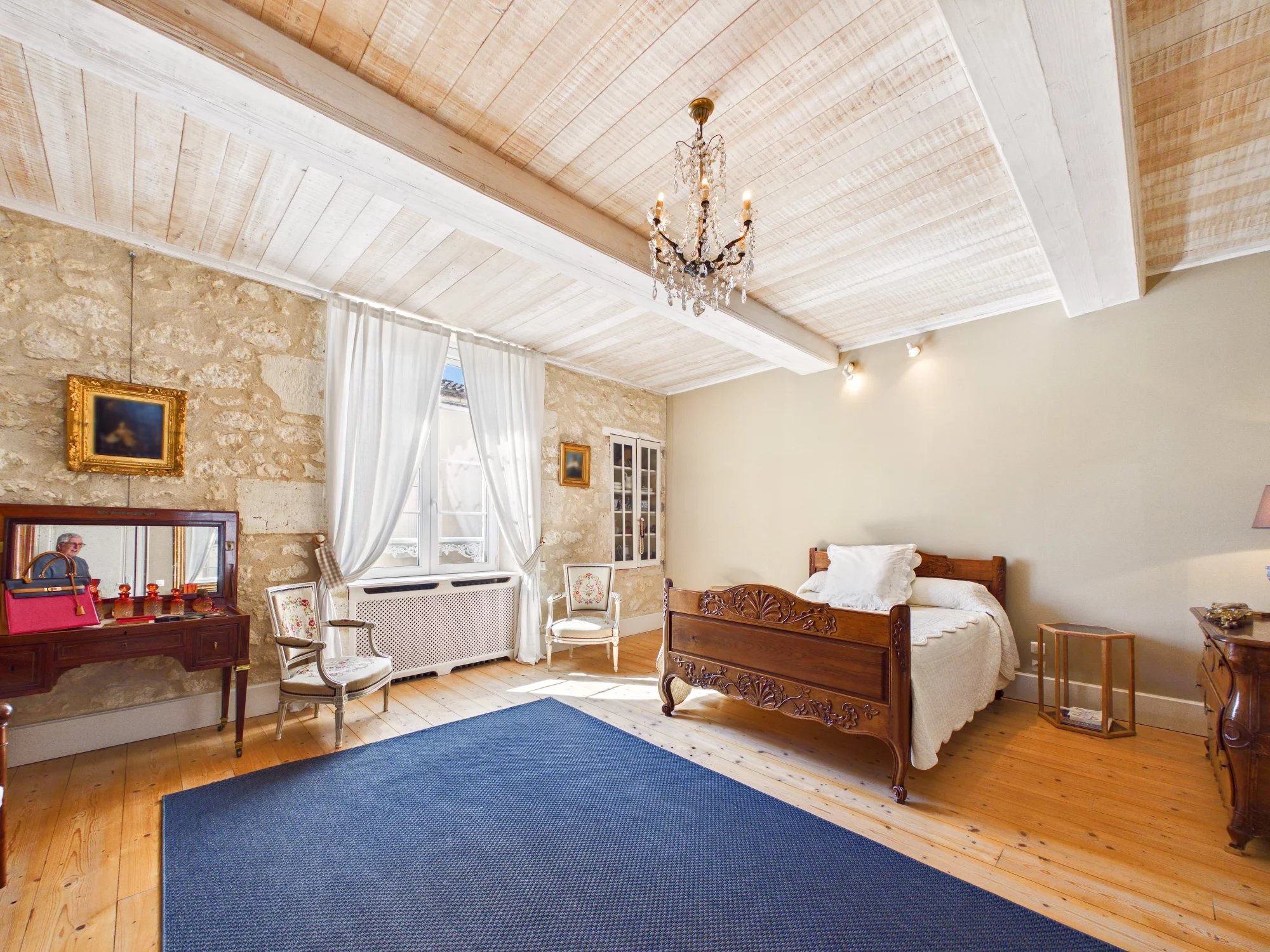 Bourgeois town house with river views, Aquitaine – France – BVI85503