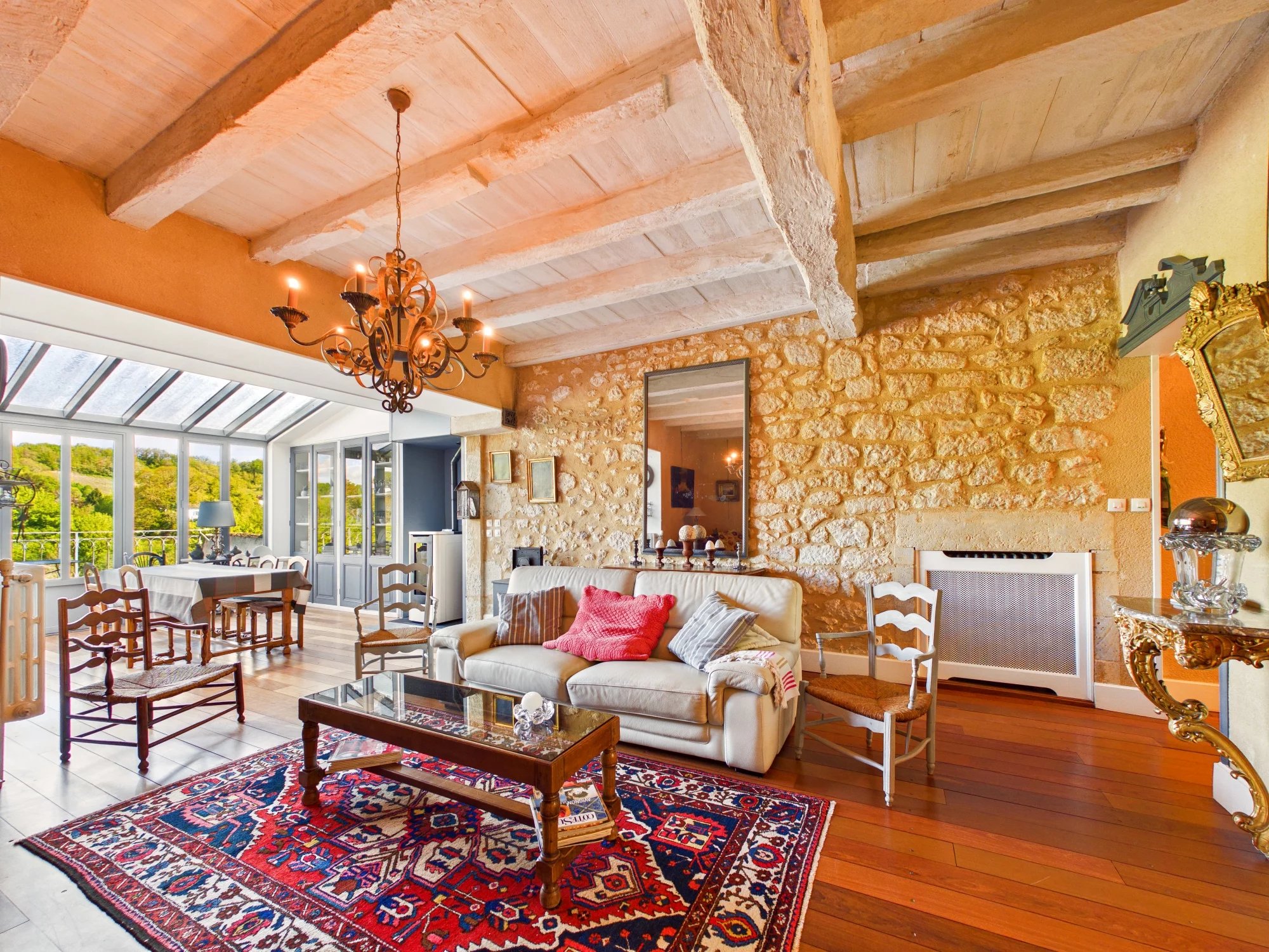 Bourgeois town house with river views, Aquitaine – France – BVI85503