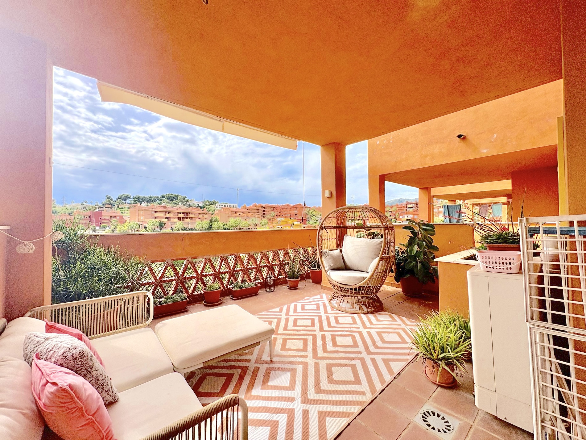 2 bedroom Apartment in Marbella, Malaga, Spain – 428-05384P