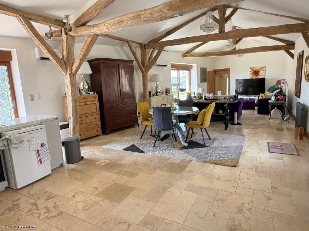 2 bedroom House in Charroux, France – r7525