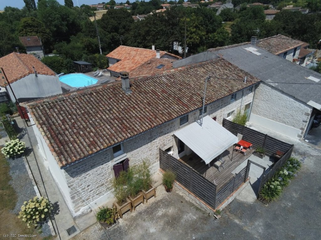 5 bedroom House in Villefagnan, France – r7524