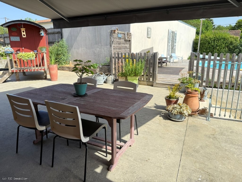 5 bedroom House in Villefagnan, France – r7524