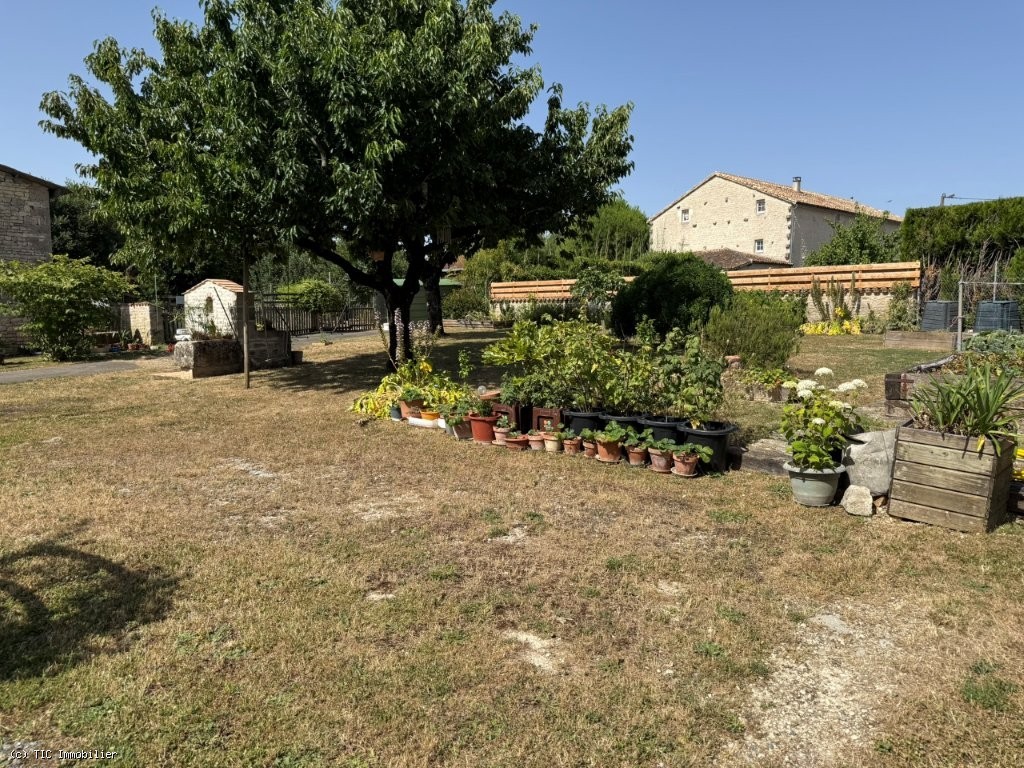 5 bedroom House in Villefagnan, France – r7524