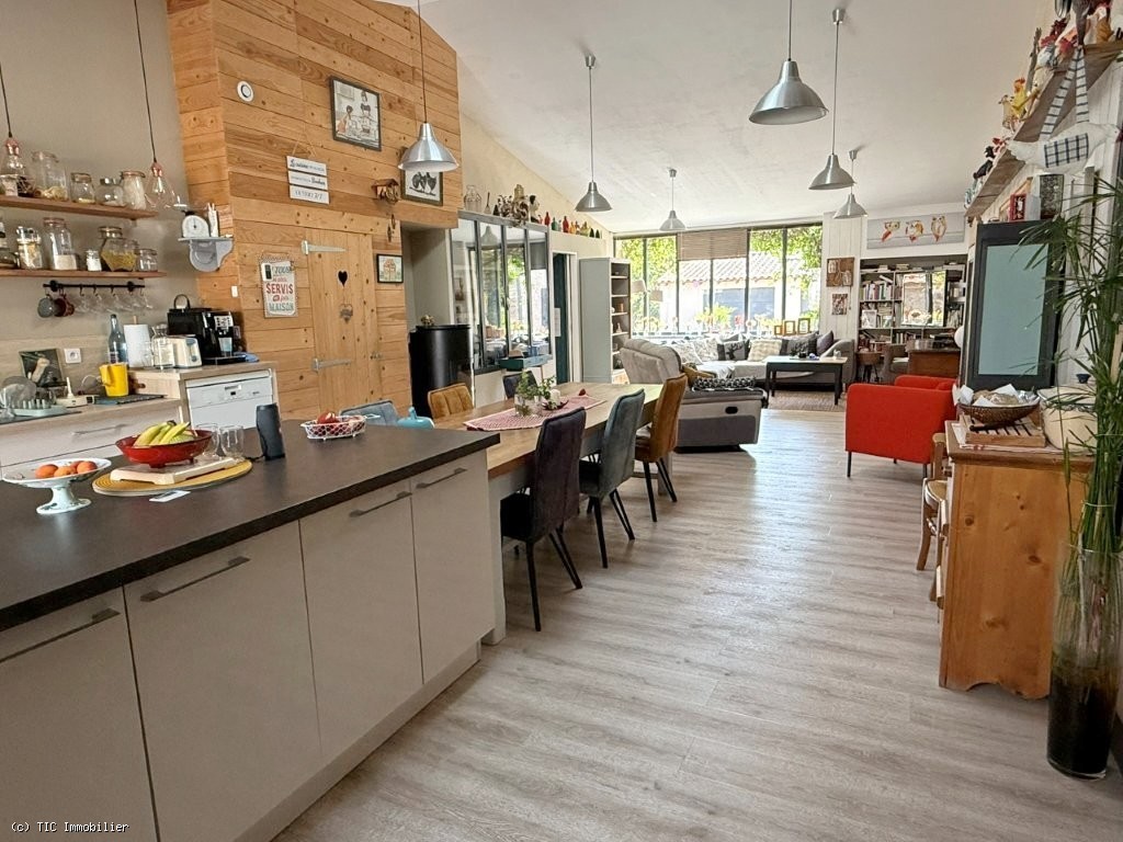 5 bedroom House in Villefagnan, France – r7524