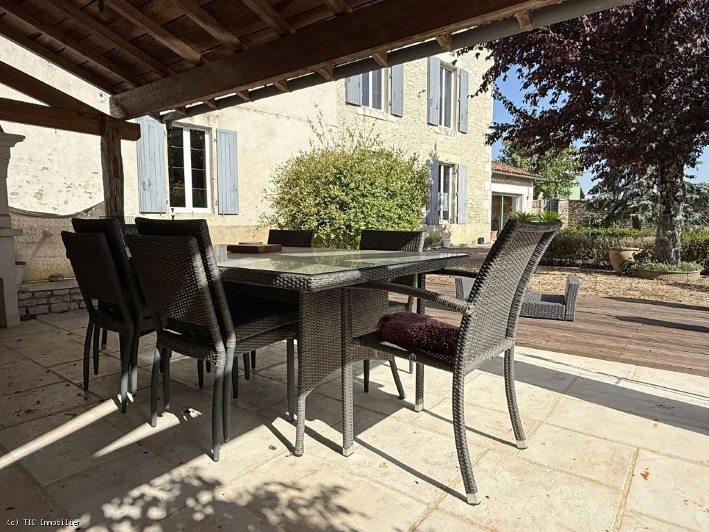4 bedroom House in Verteuil-Sur-Charente, France – r7523