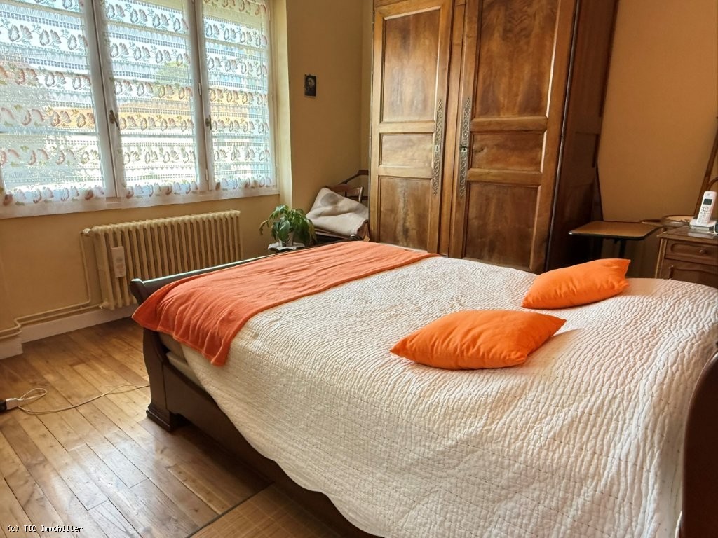 4 bedroom House in Civray, France – r7522