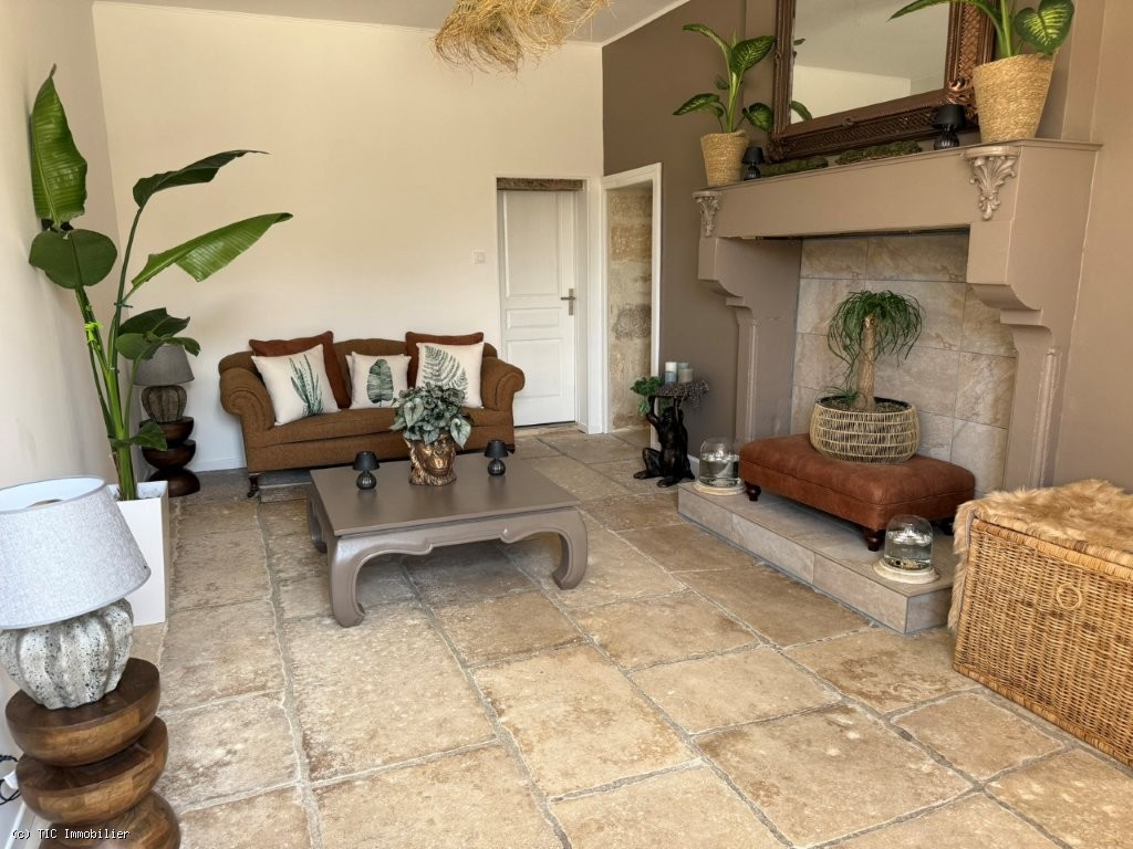 4 bedroom House in Civray, France – r7520