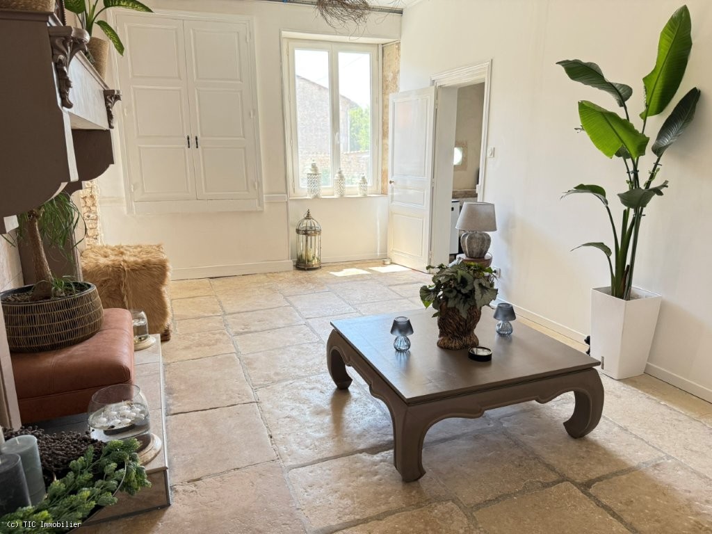 4 bedroom House in Civray, France – r7520