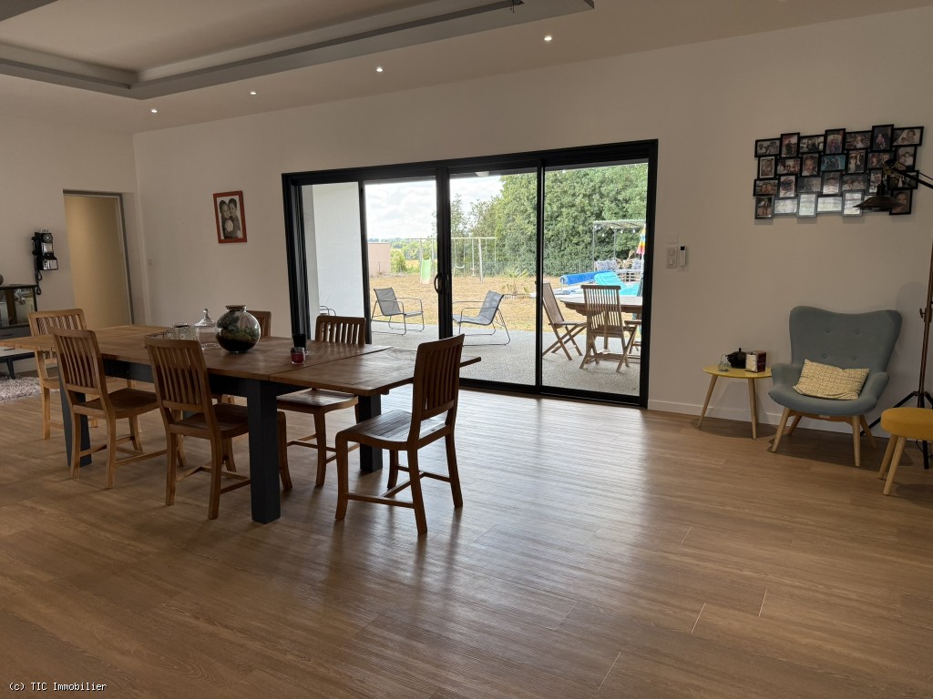 5 bedroom House in Ruffec, France – r7469